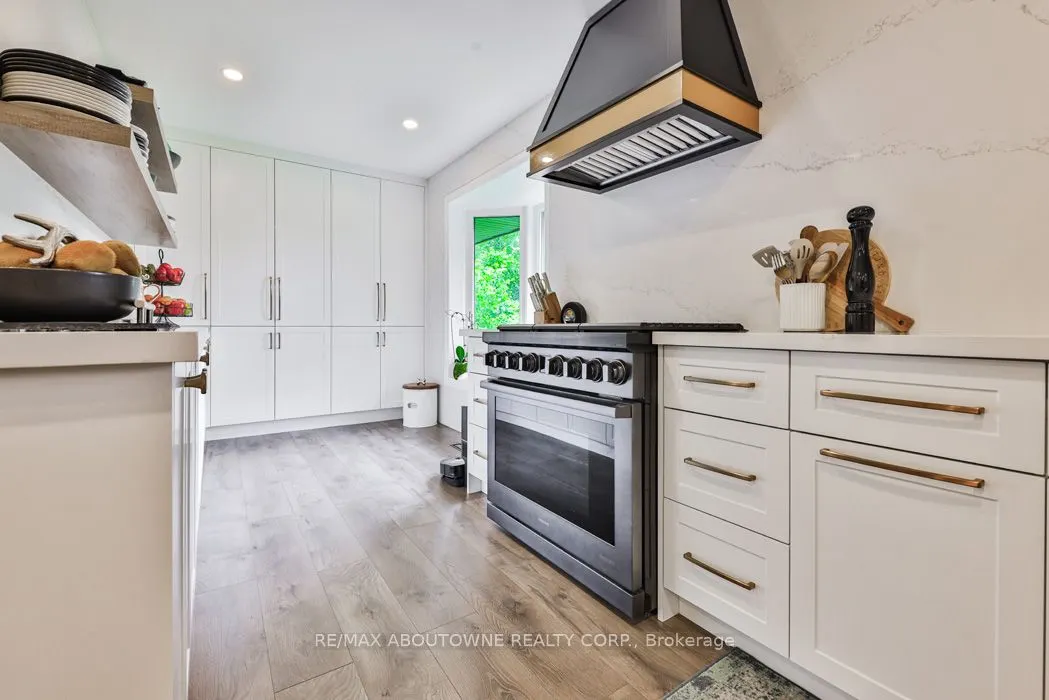 2204 Shardawn Mews
