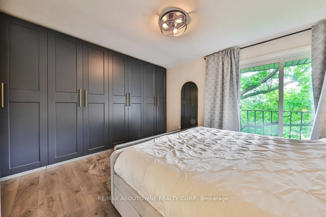2204 Shardawn Mews