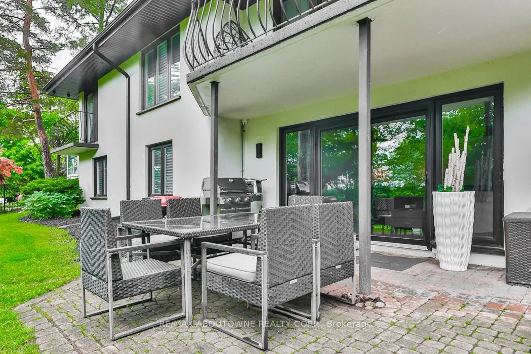 2204 Shardawn Mews