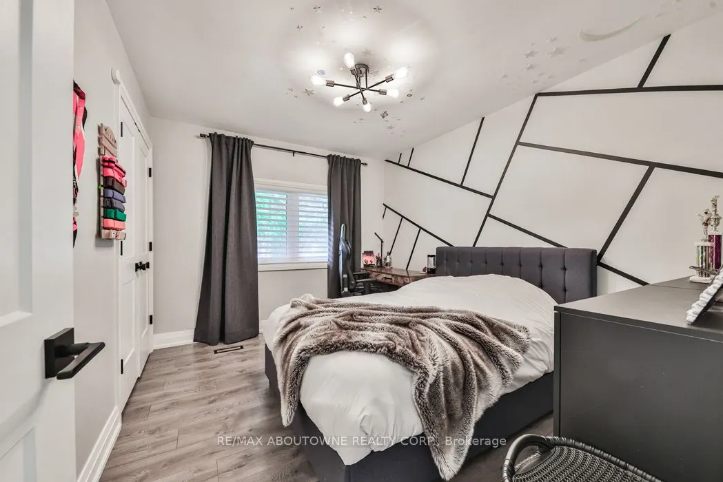 2204 Shardawn Mews