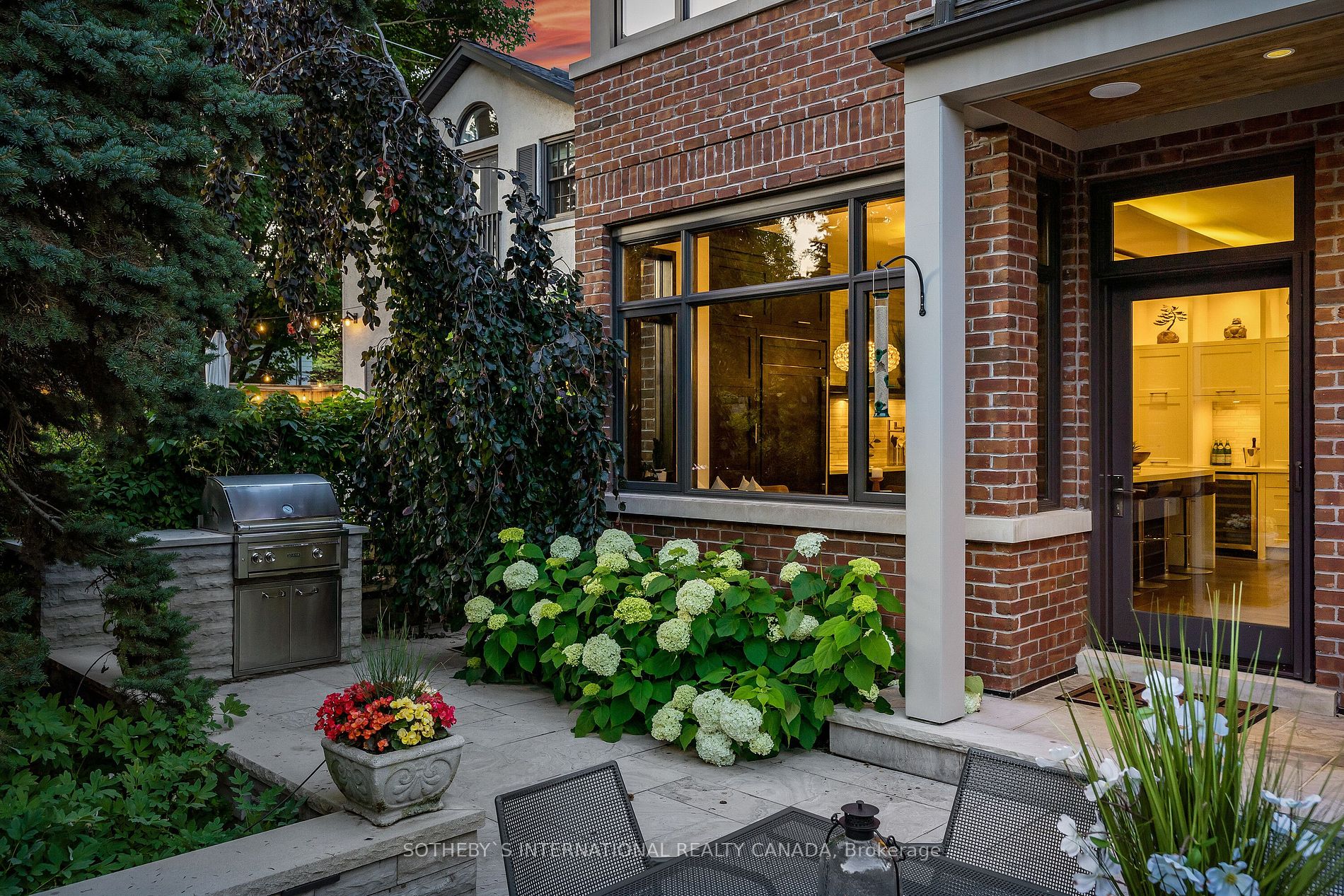 84 KINGSWAY Cres