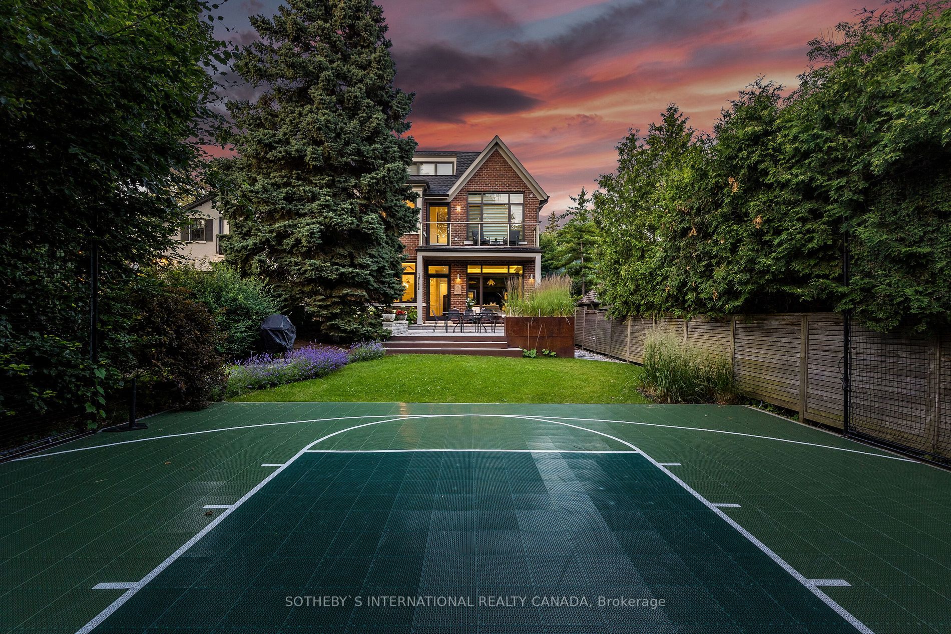 84 KINGSWAY Cres