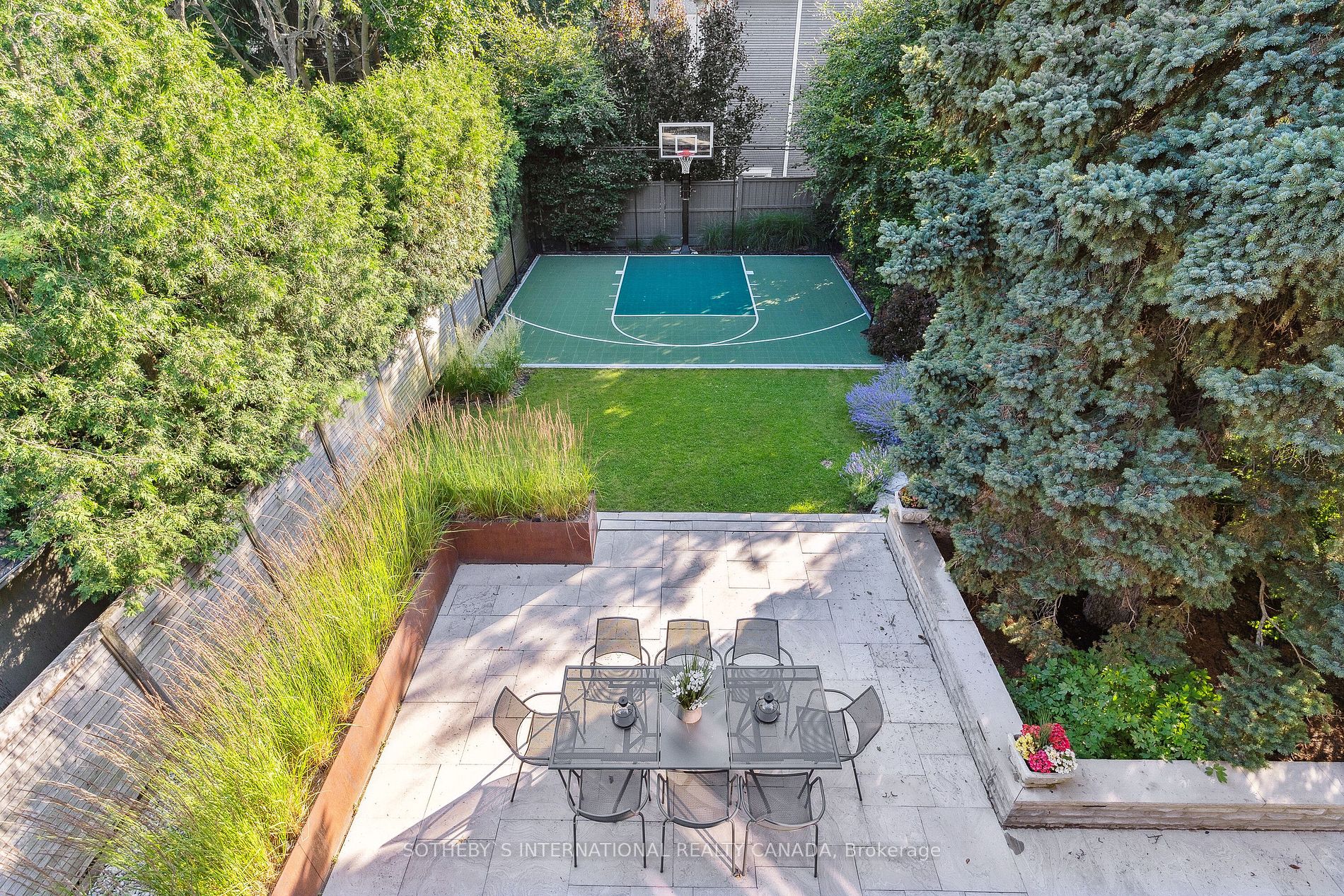 84 KINGSWAY Cres