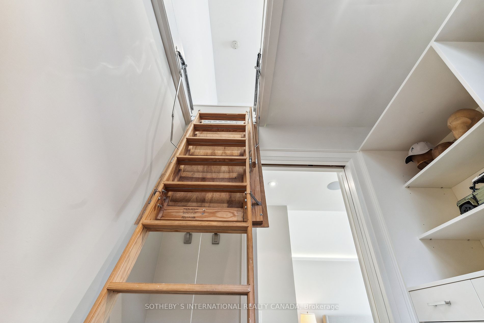 84 KINGSWAY Cres