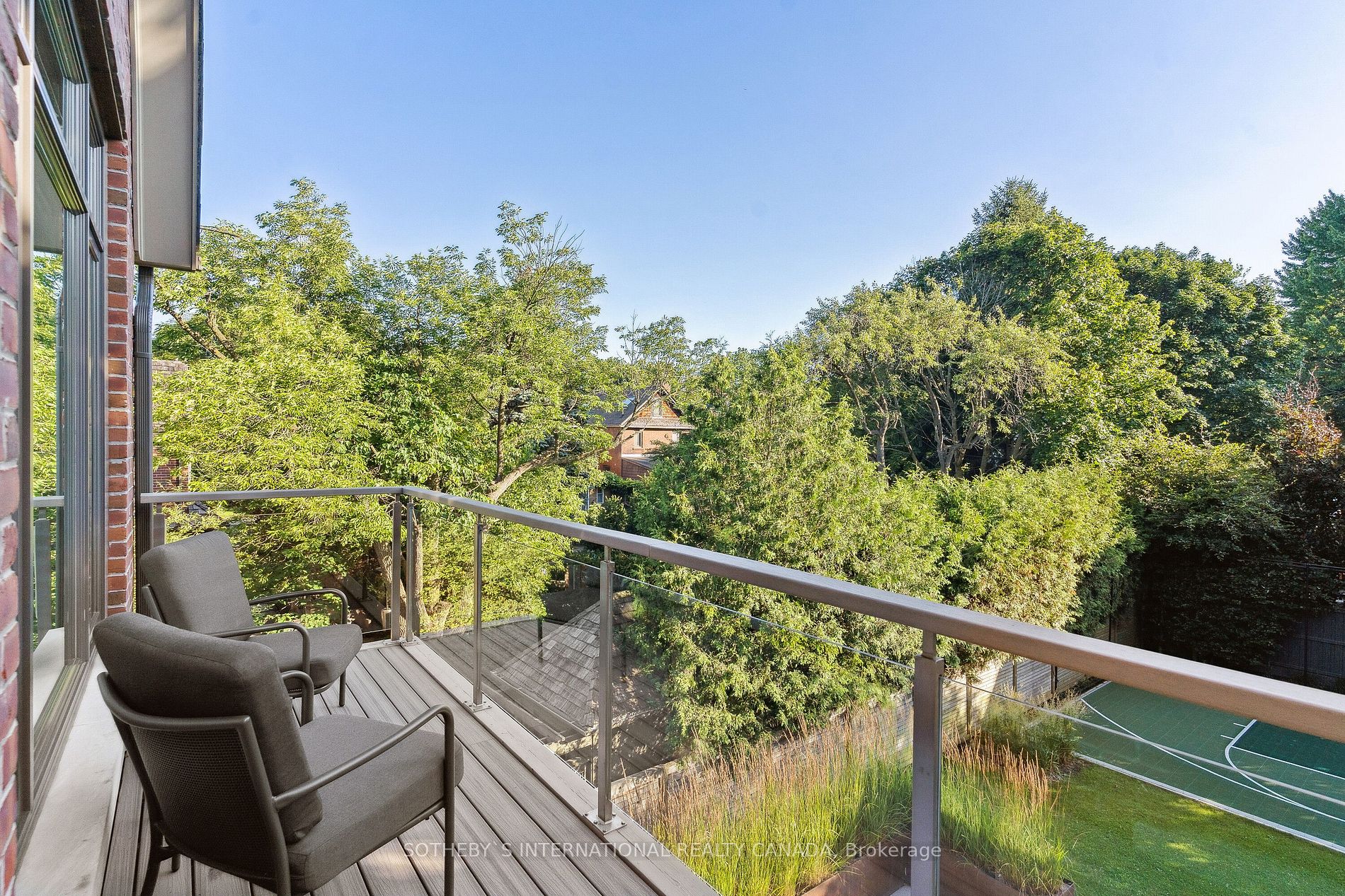 84 KINGSWAY Cres