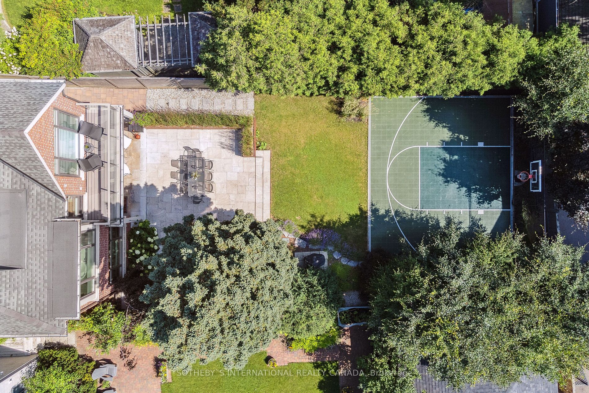 84 KINGSWAY Cres