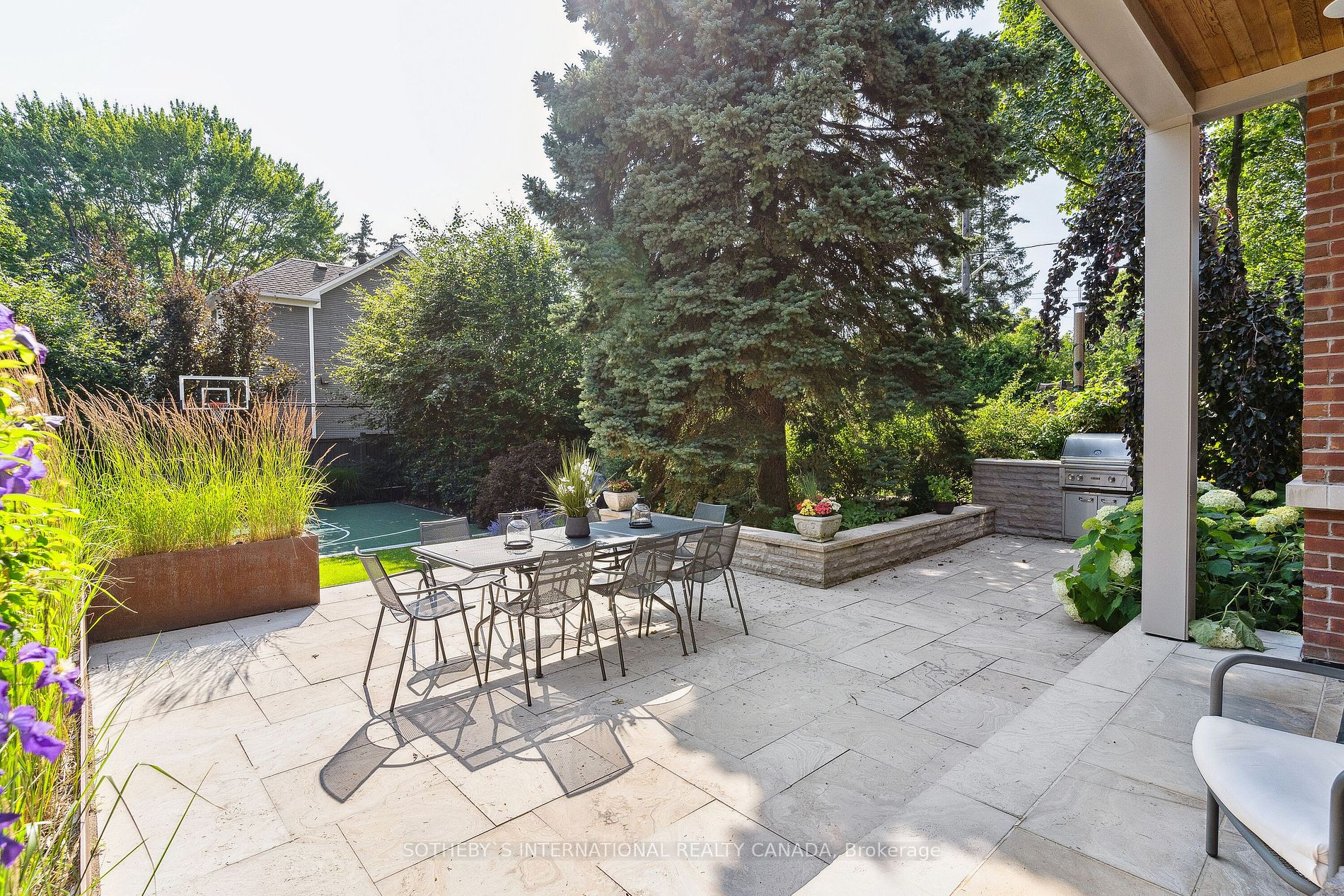 84 KINGSWAY Cres