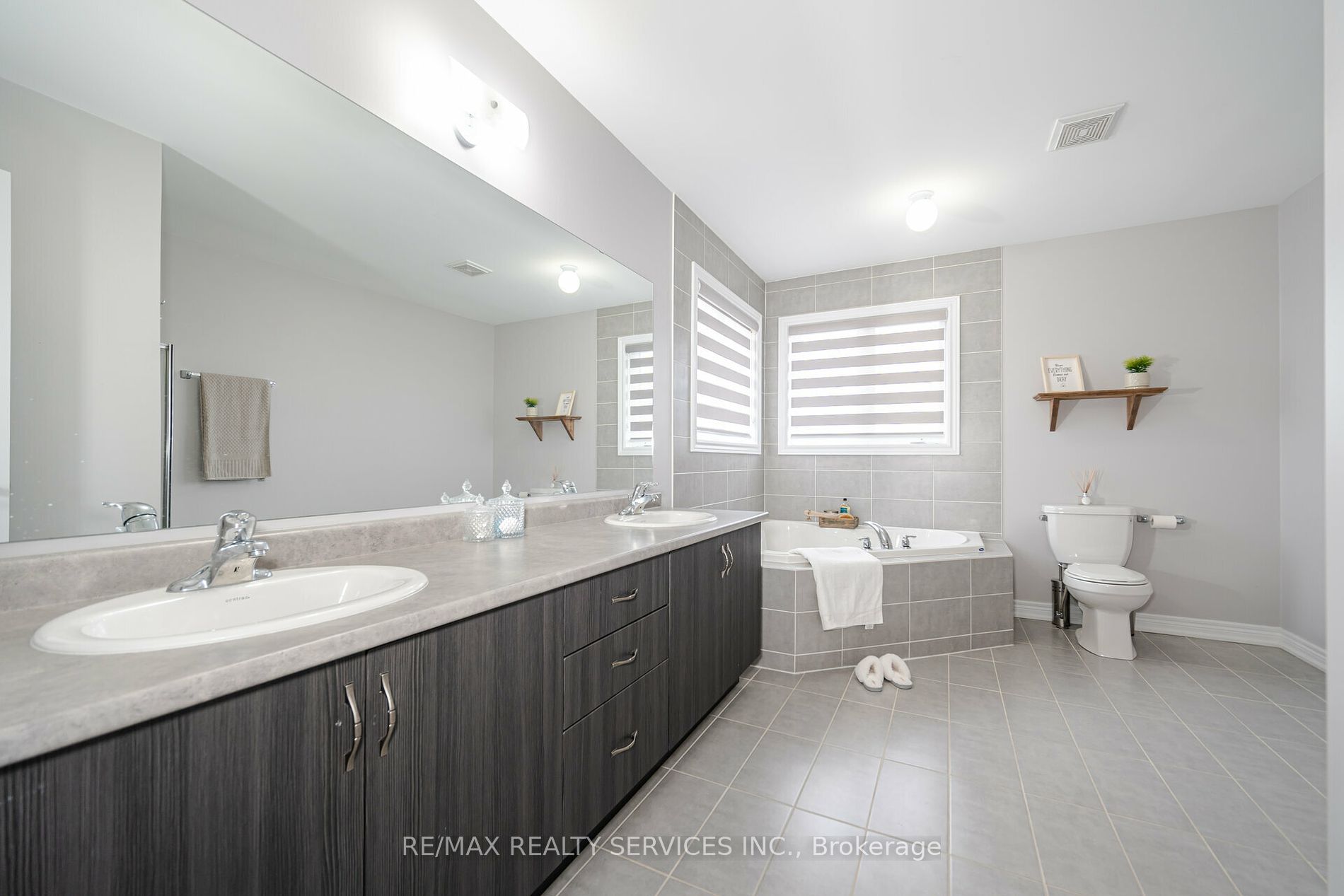 63 Blackberry Valley Cres