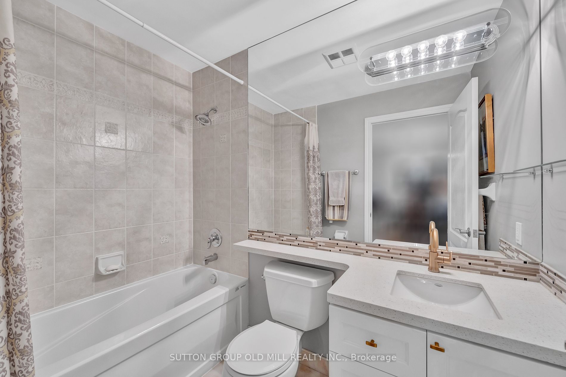 2 Aberfoyle Crescent, #411