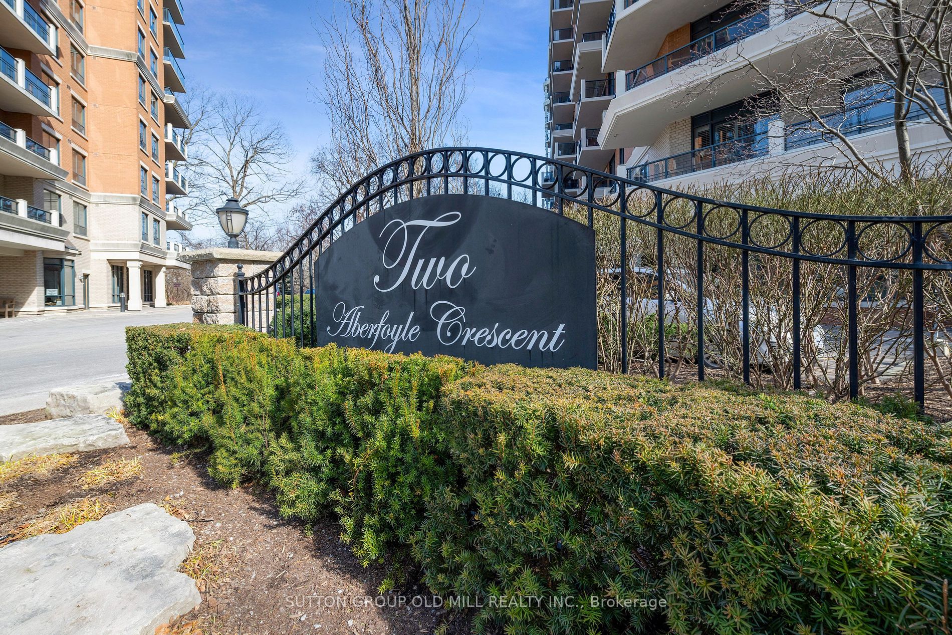 2 Aberfoyle Crescent, #411