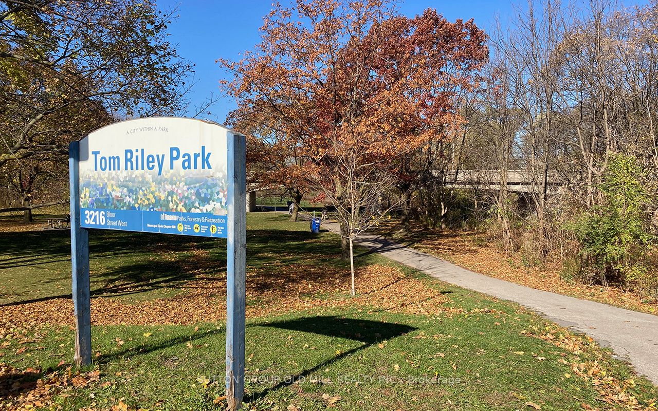 2 Aberfoyle Crescent, #411