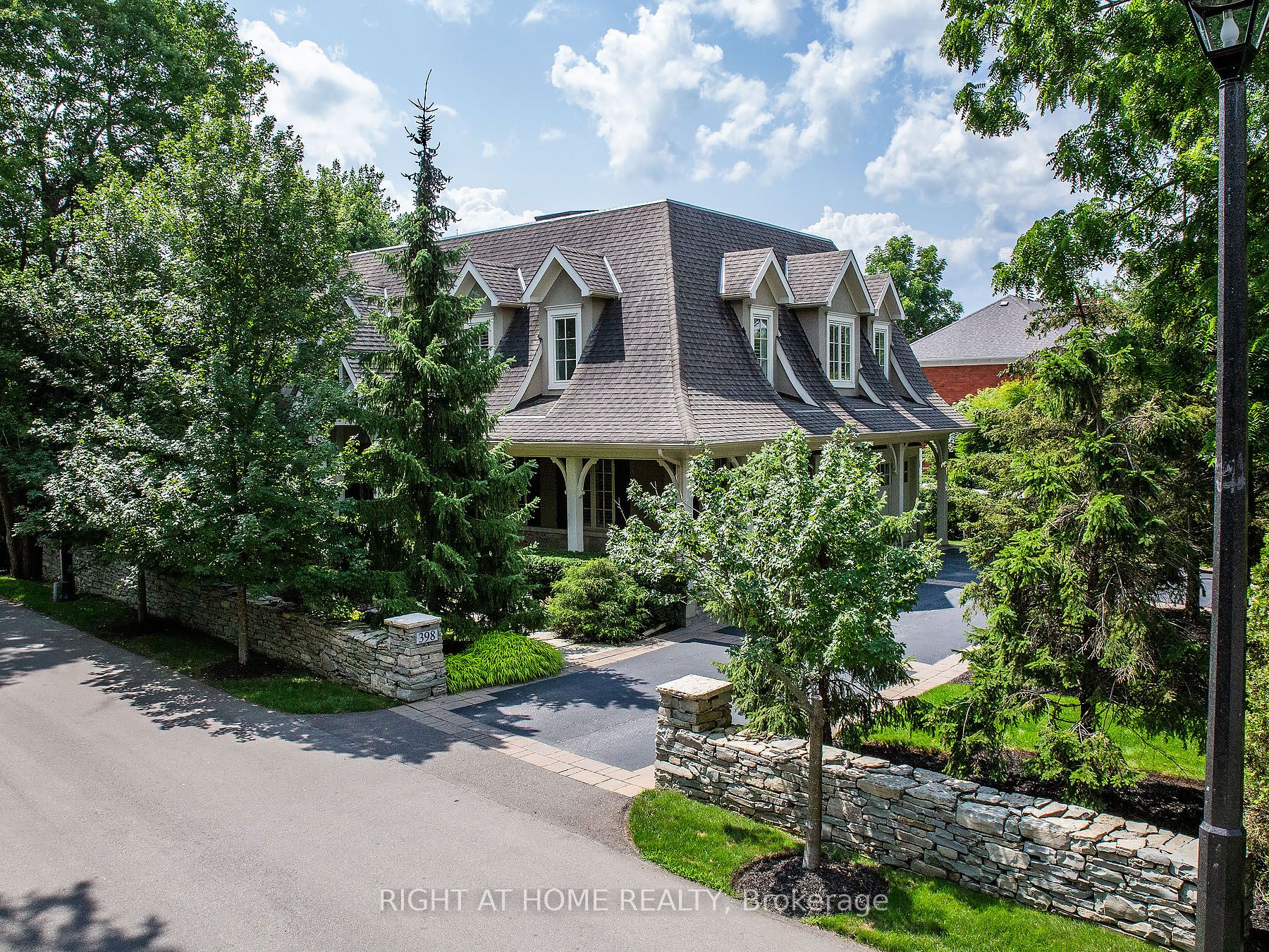 398 Lakeshore Rd W