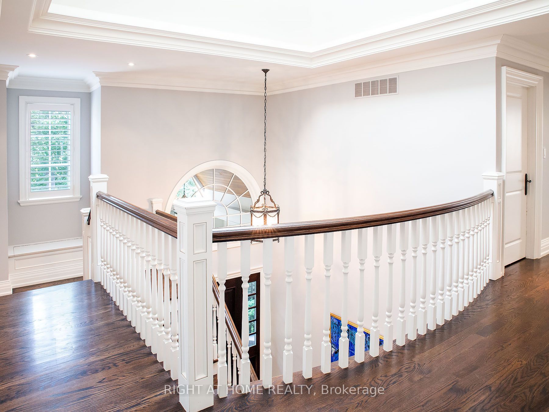 398 Lakeshore Rd W