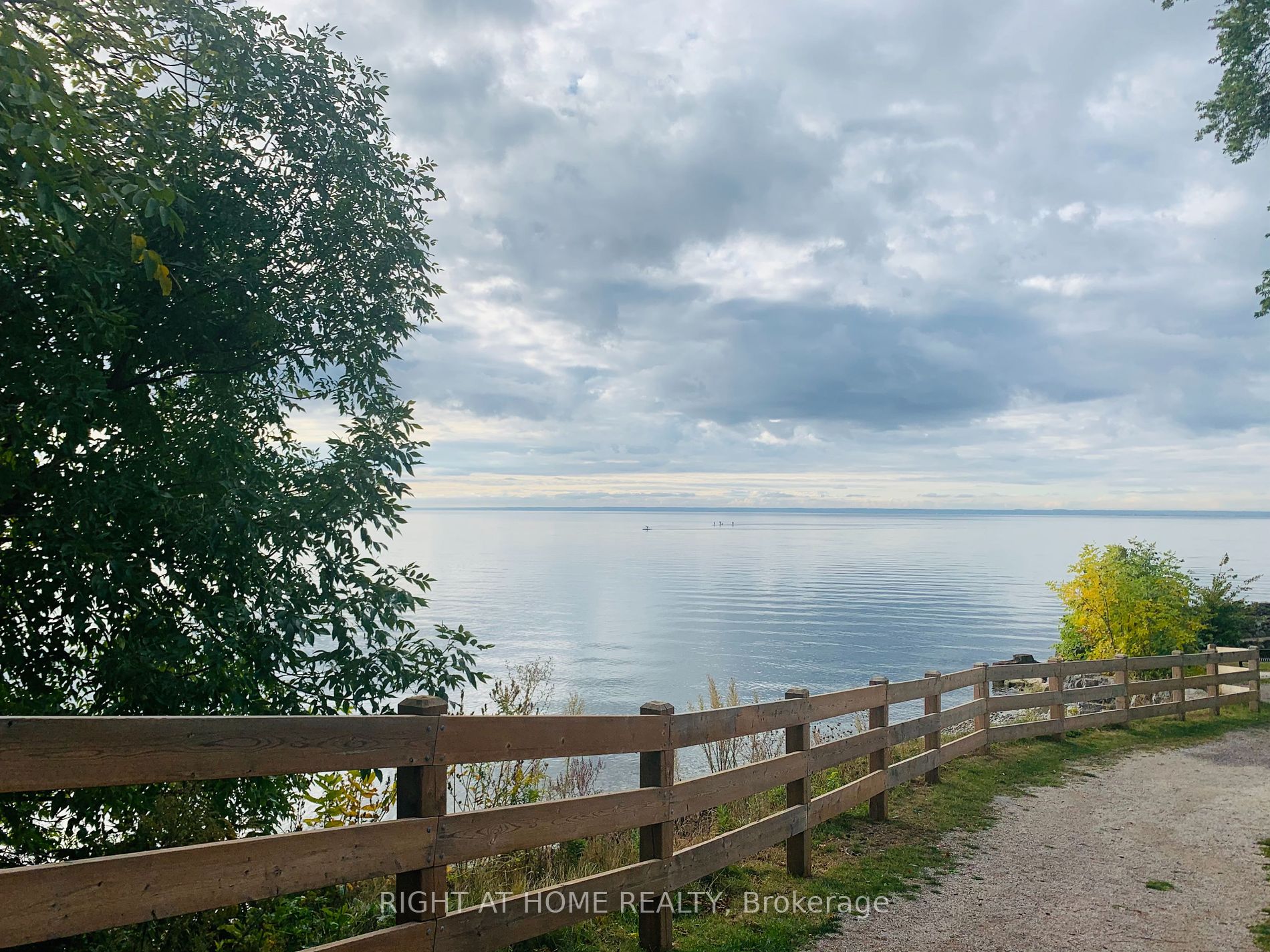 398 Lakeshore Rd W