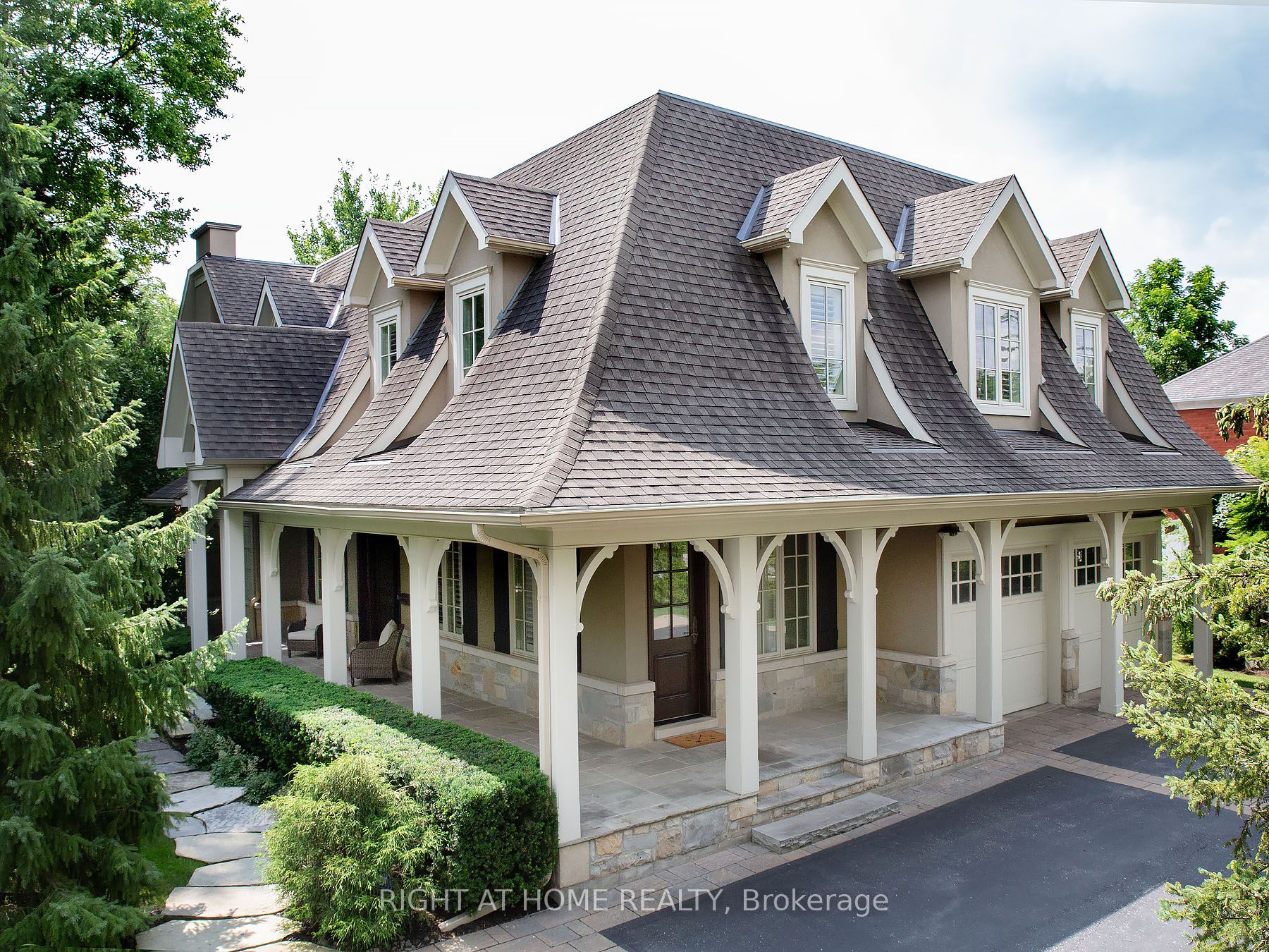 398 Lakeshore Rd W