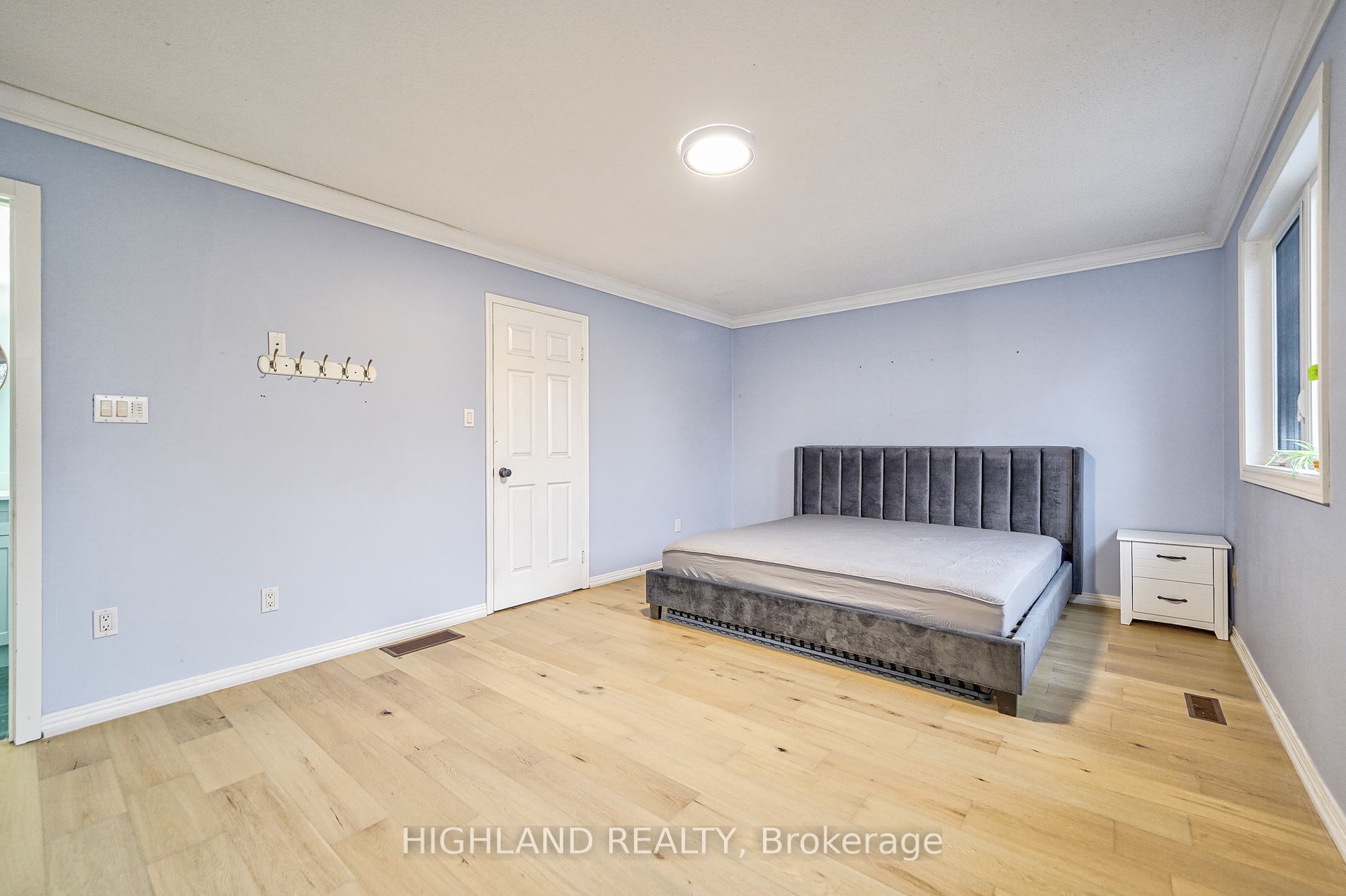5764 Turney Dr