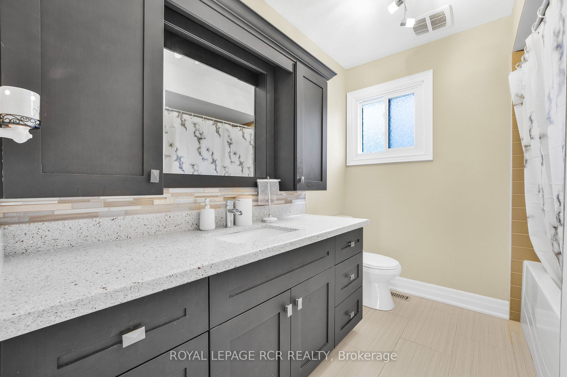 22 Ridelle Crt