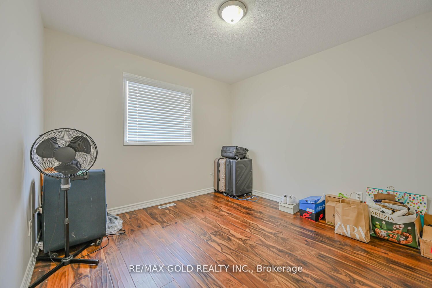 24 Softneedle Ave