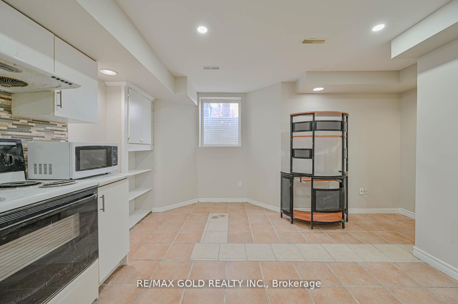 24 Softneedle Ave
