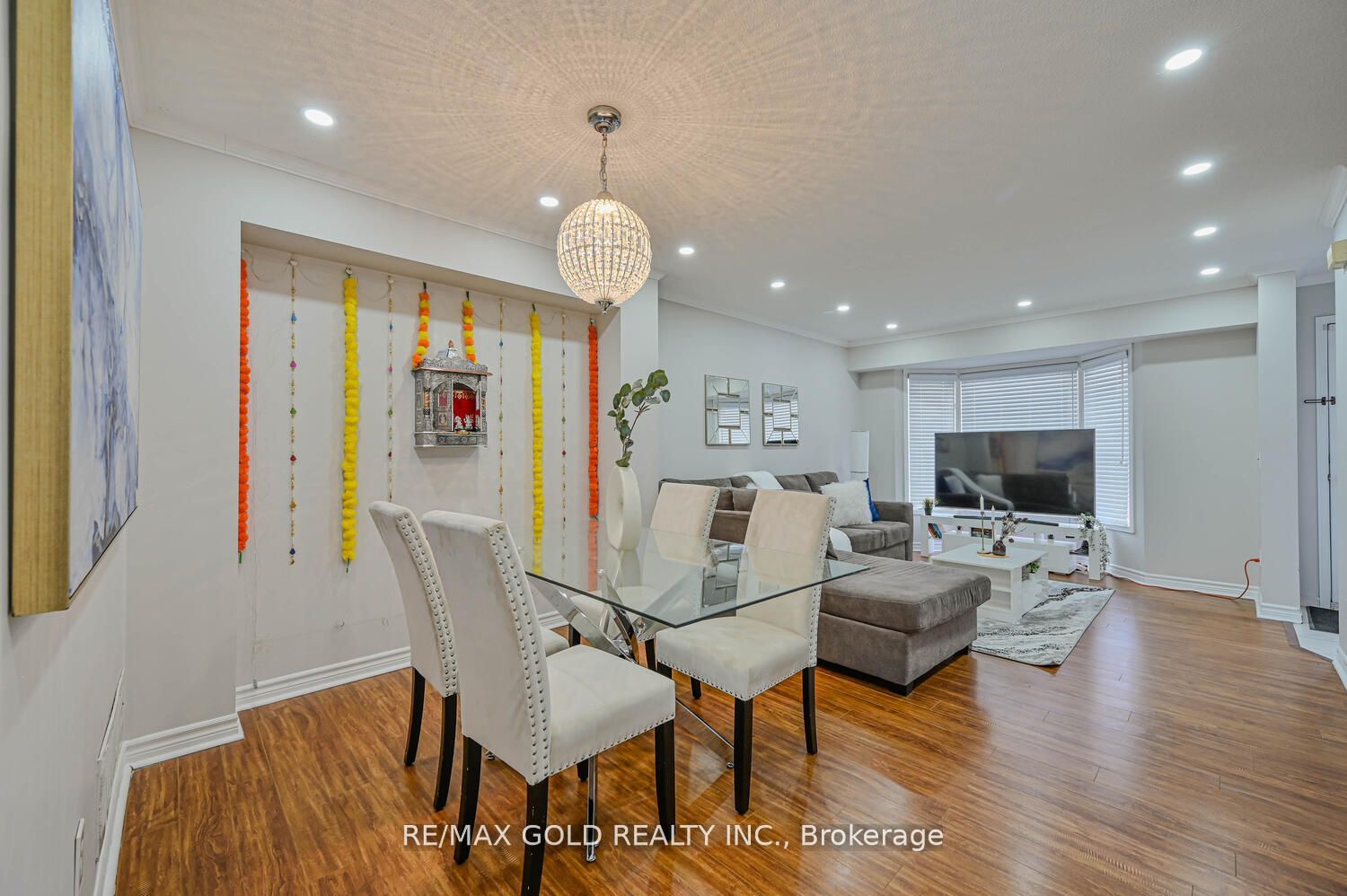 24 Softneedle Ave