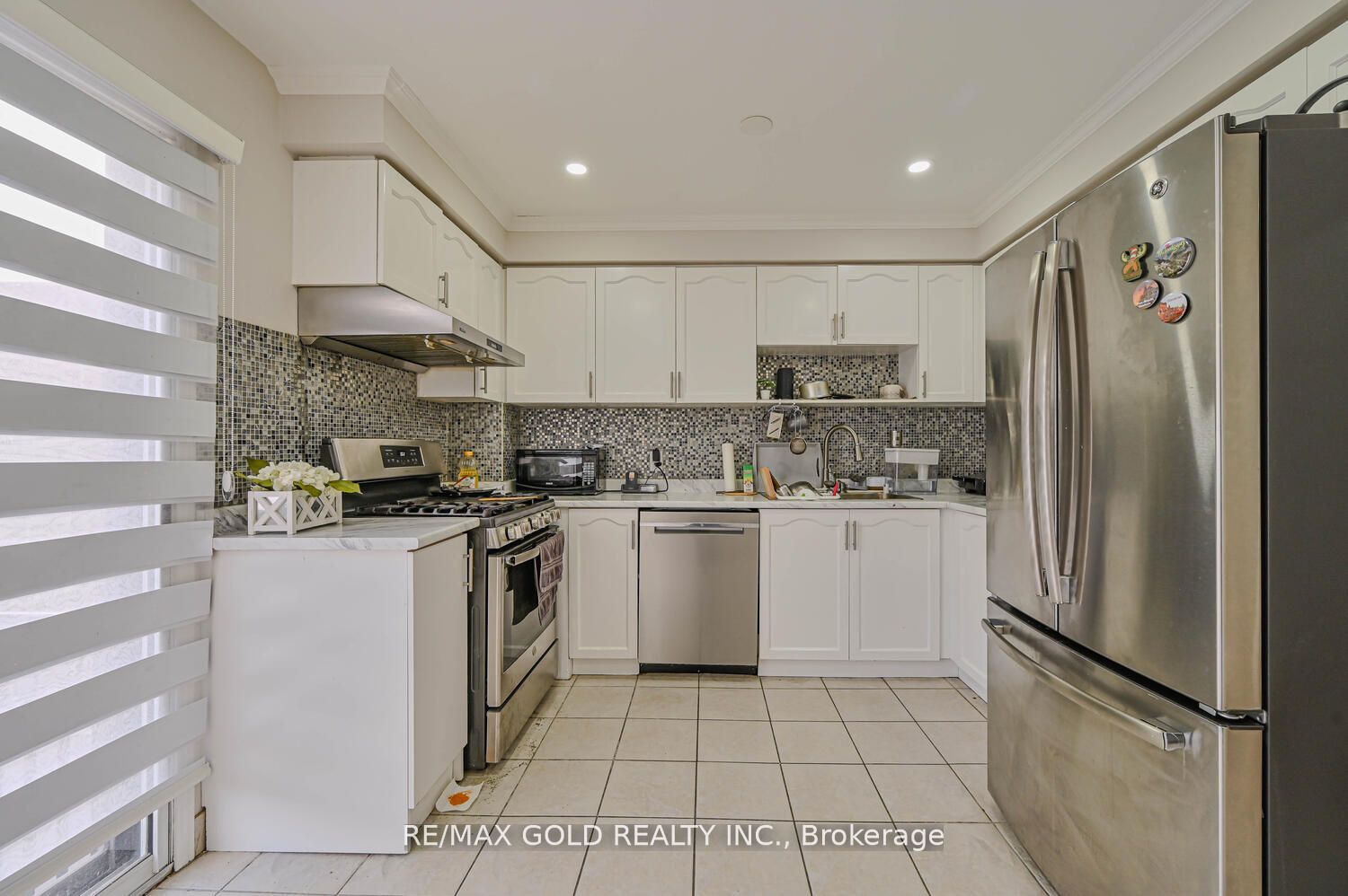 24 Softneedle Ave