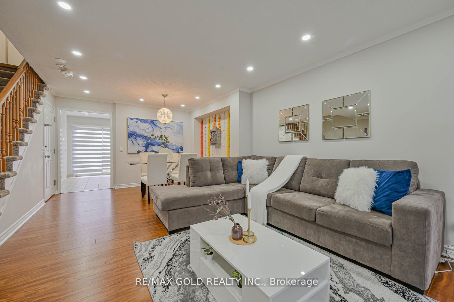 24 Softneedle Ave