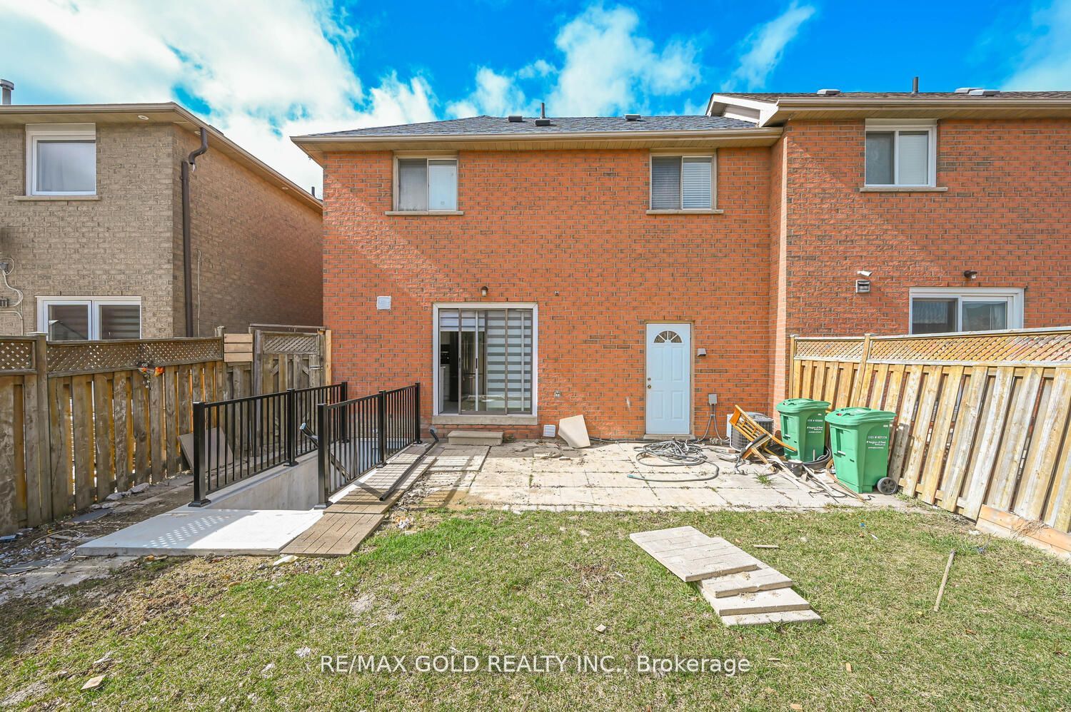 24 Softneedle Ave