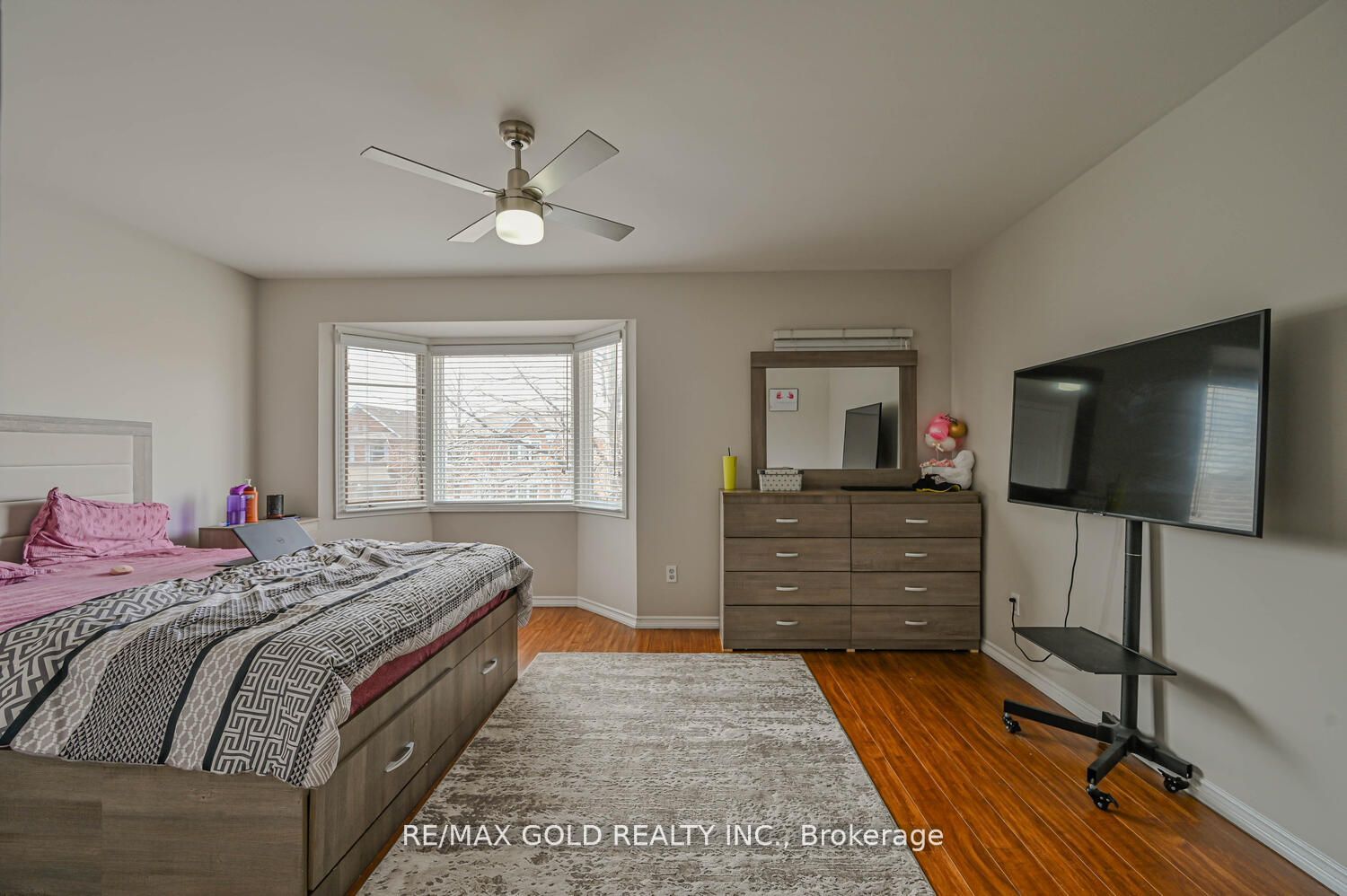 24 Softneedle Ave