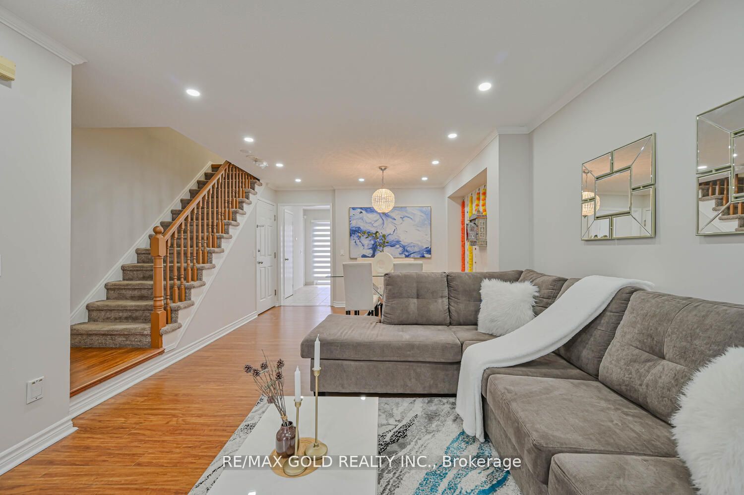 24 Softneedle Ave