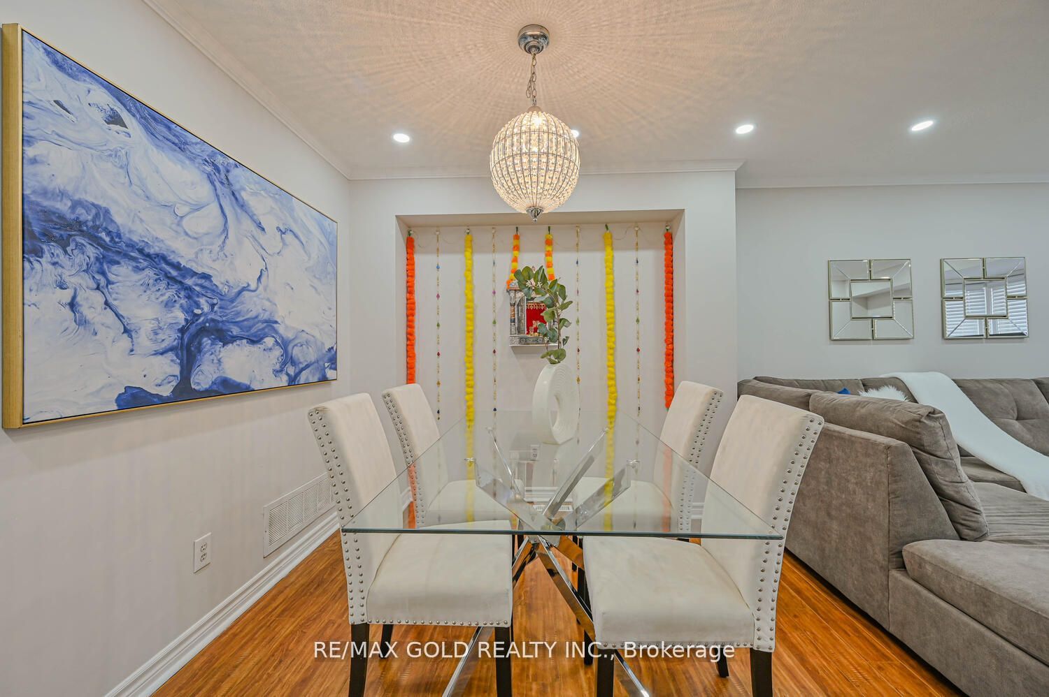 24 Softneedle Ave