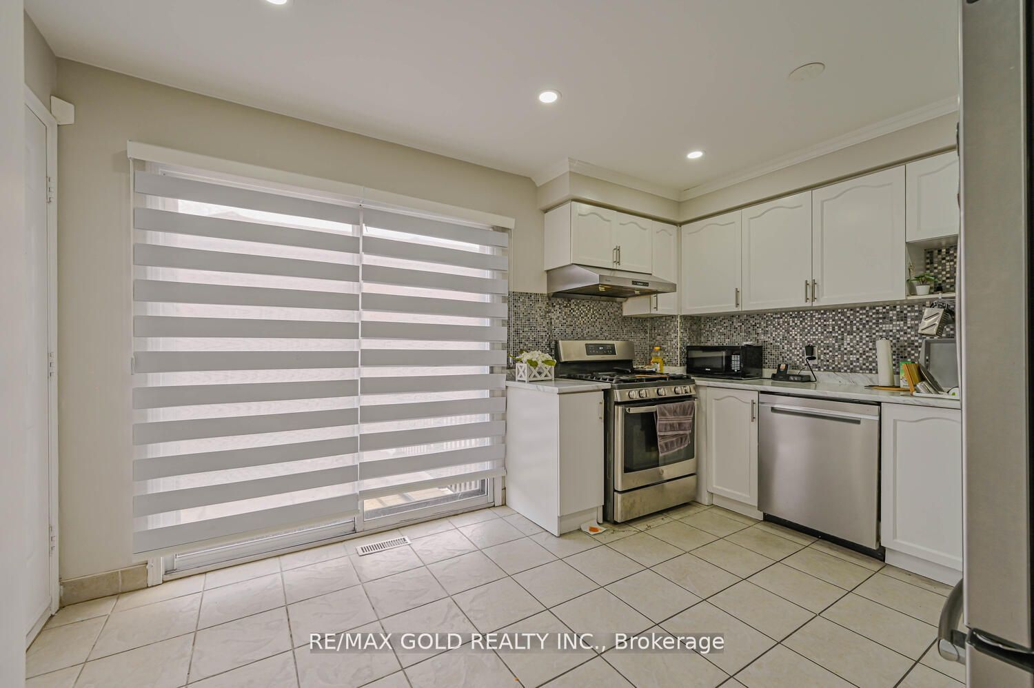 24 Softneedle Ave
