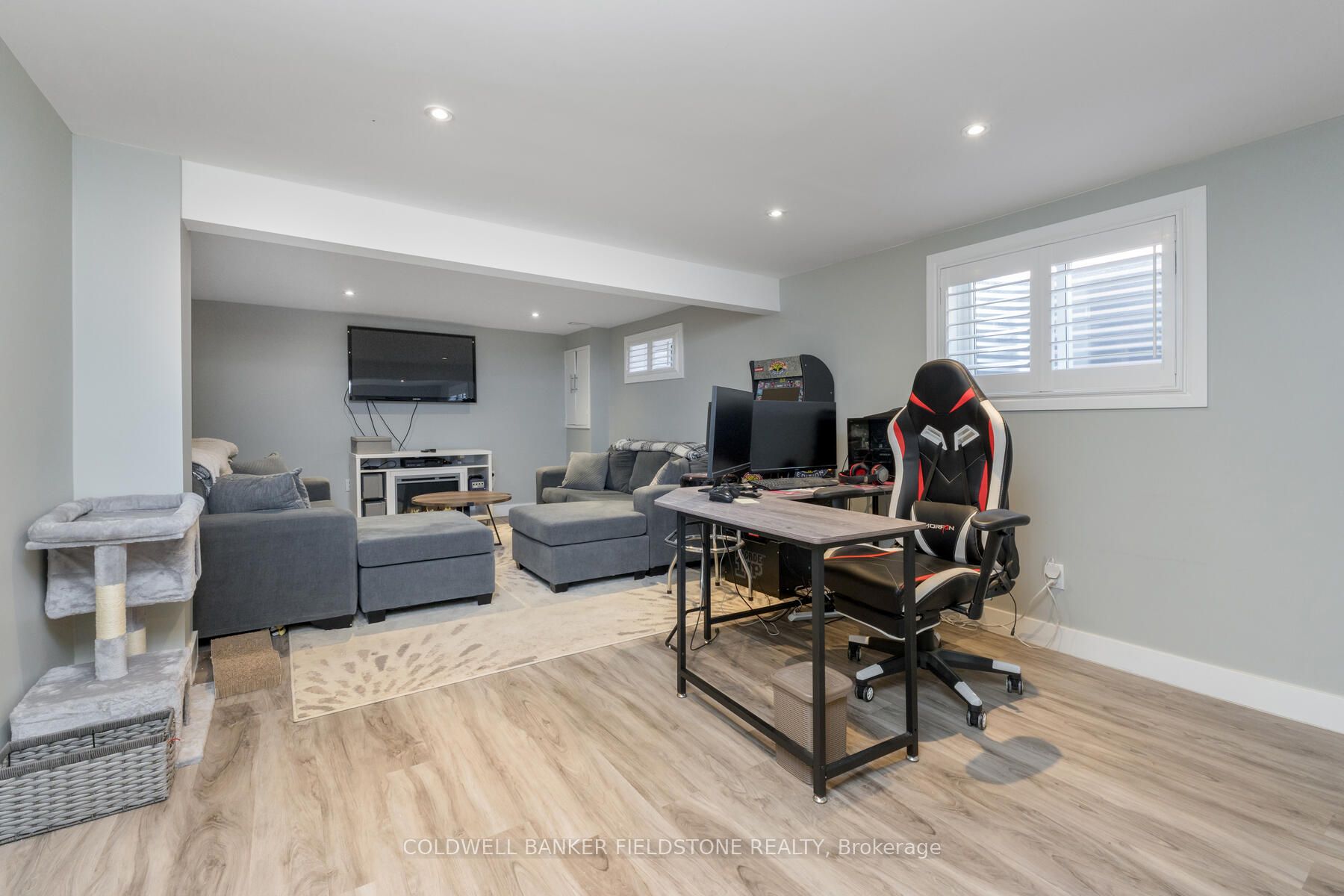 15 Marilyn Cres