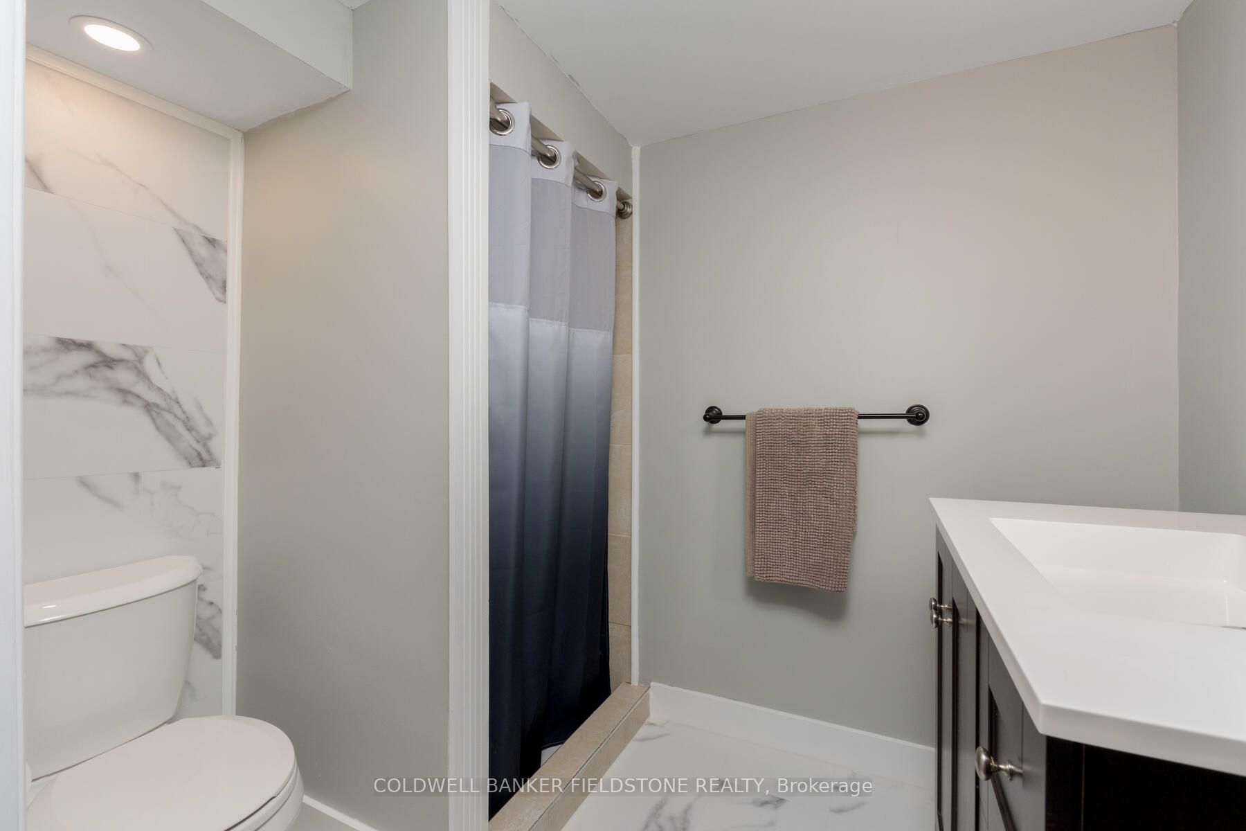 15 Marilyn Cres