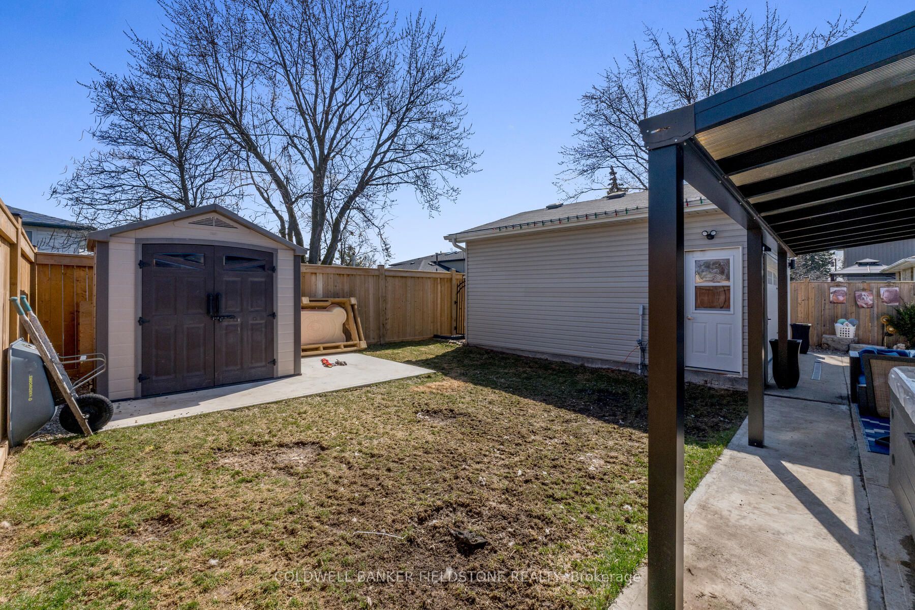 15 Marilyn Cres