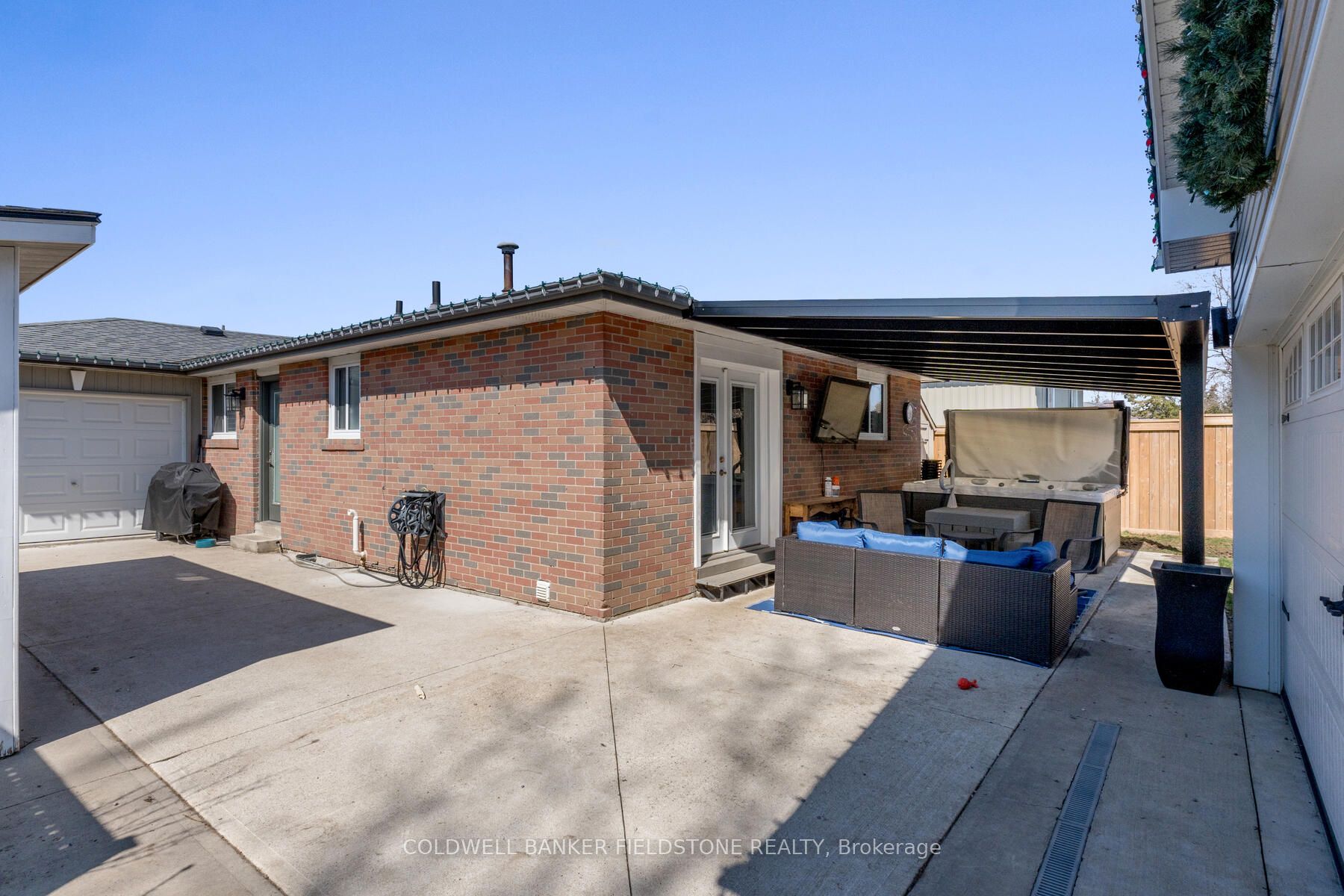15 Marilyn Cres
