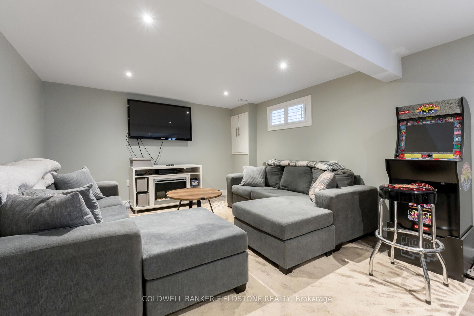 15 Marilyn Cres