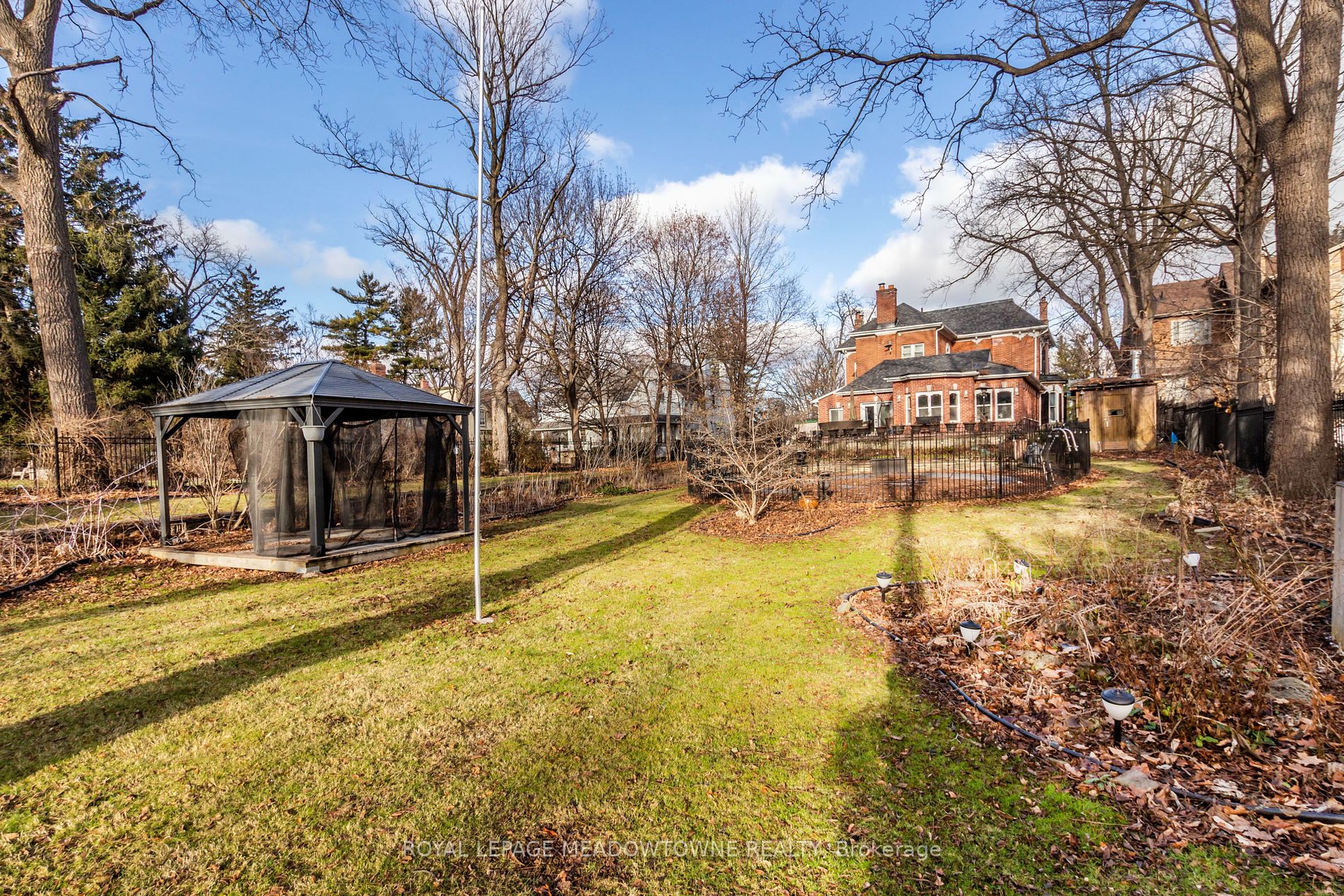 77 Main St S