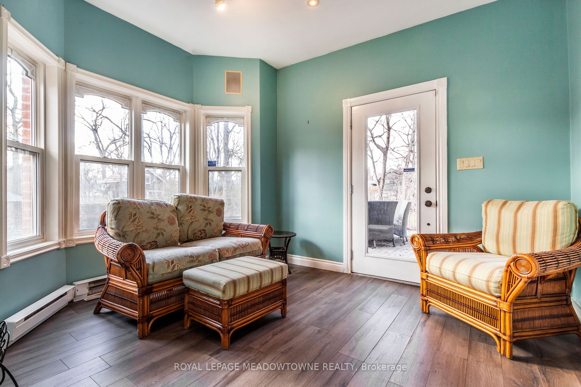 77 Main St S