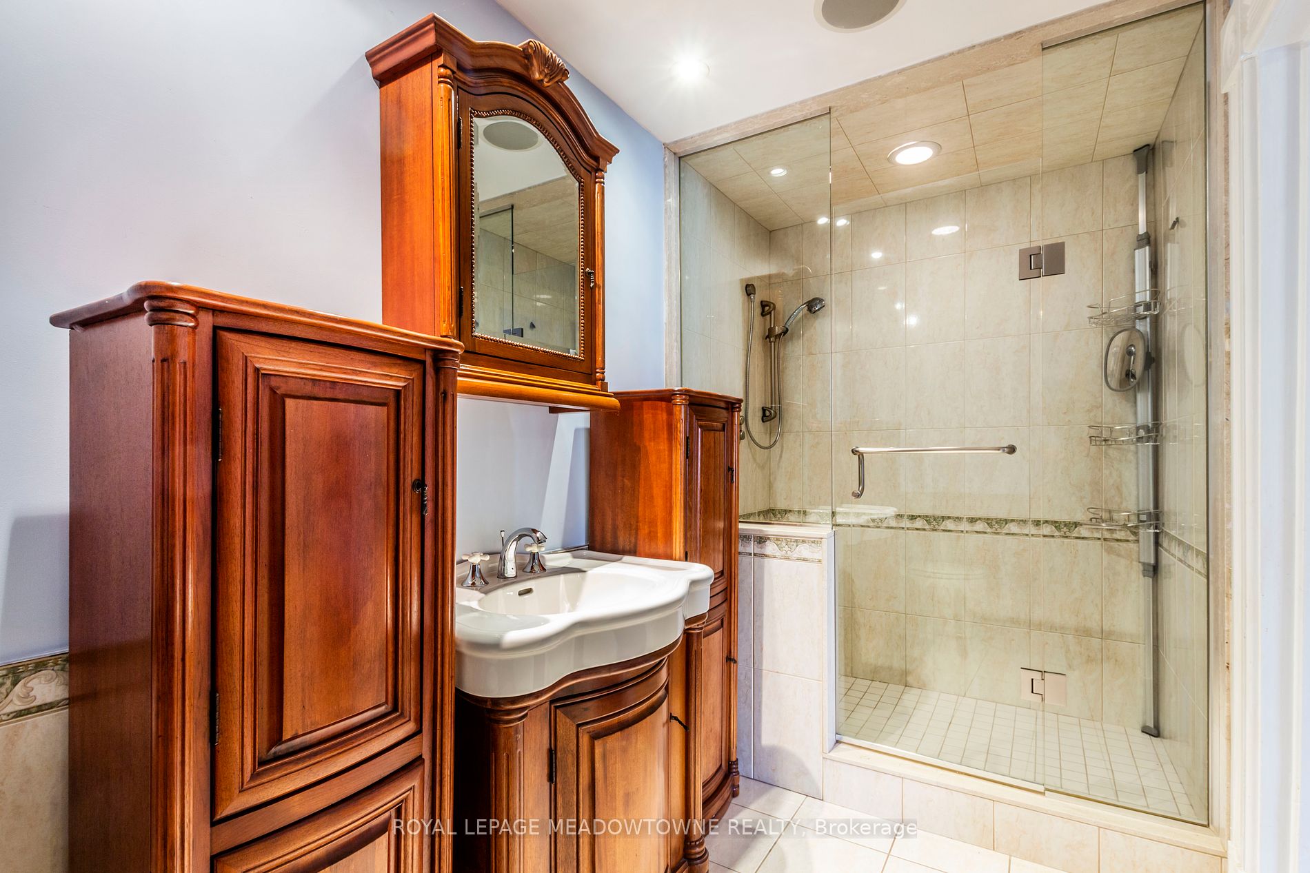 77 Main St S