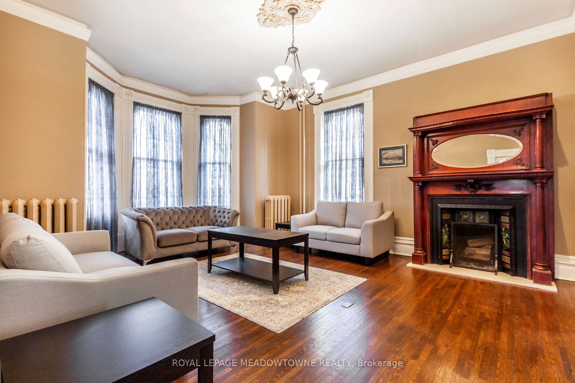 77 Main St S