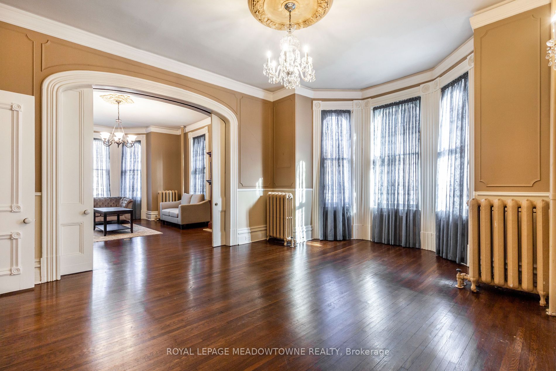77 Main St S