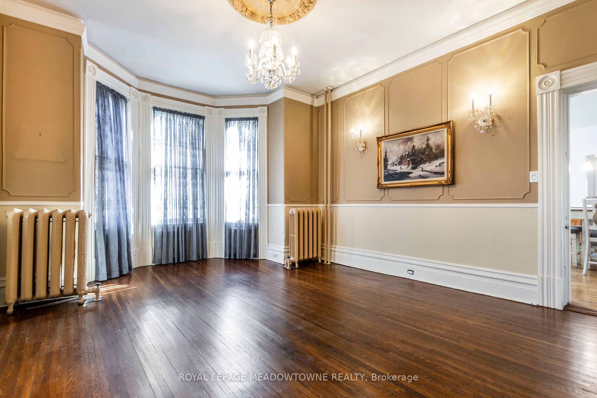 77 Main St S