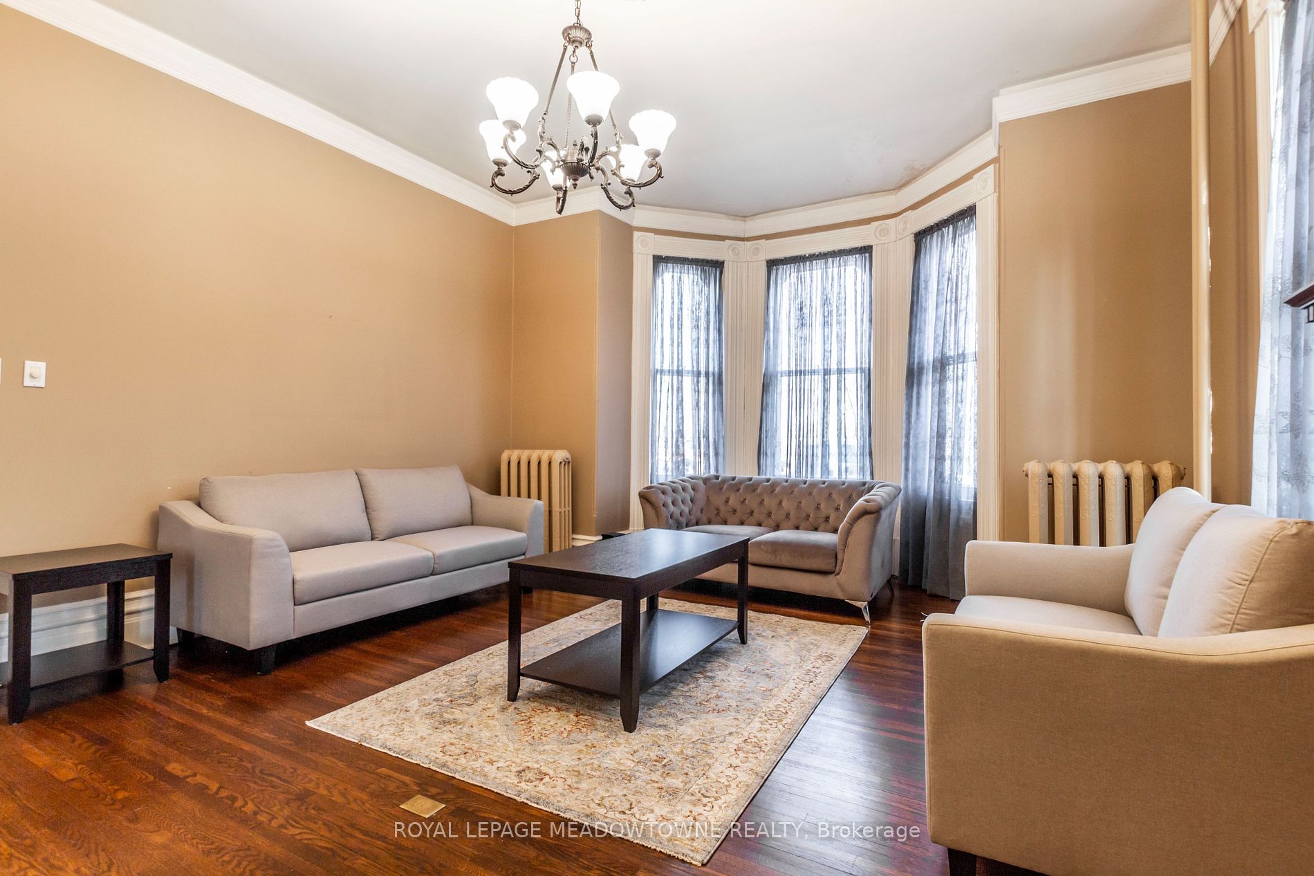 77 Main St S