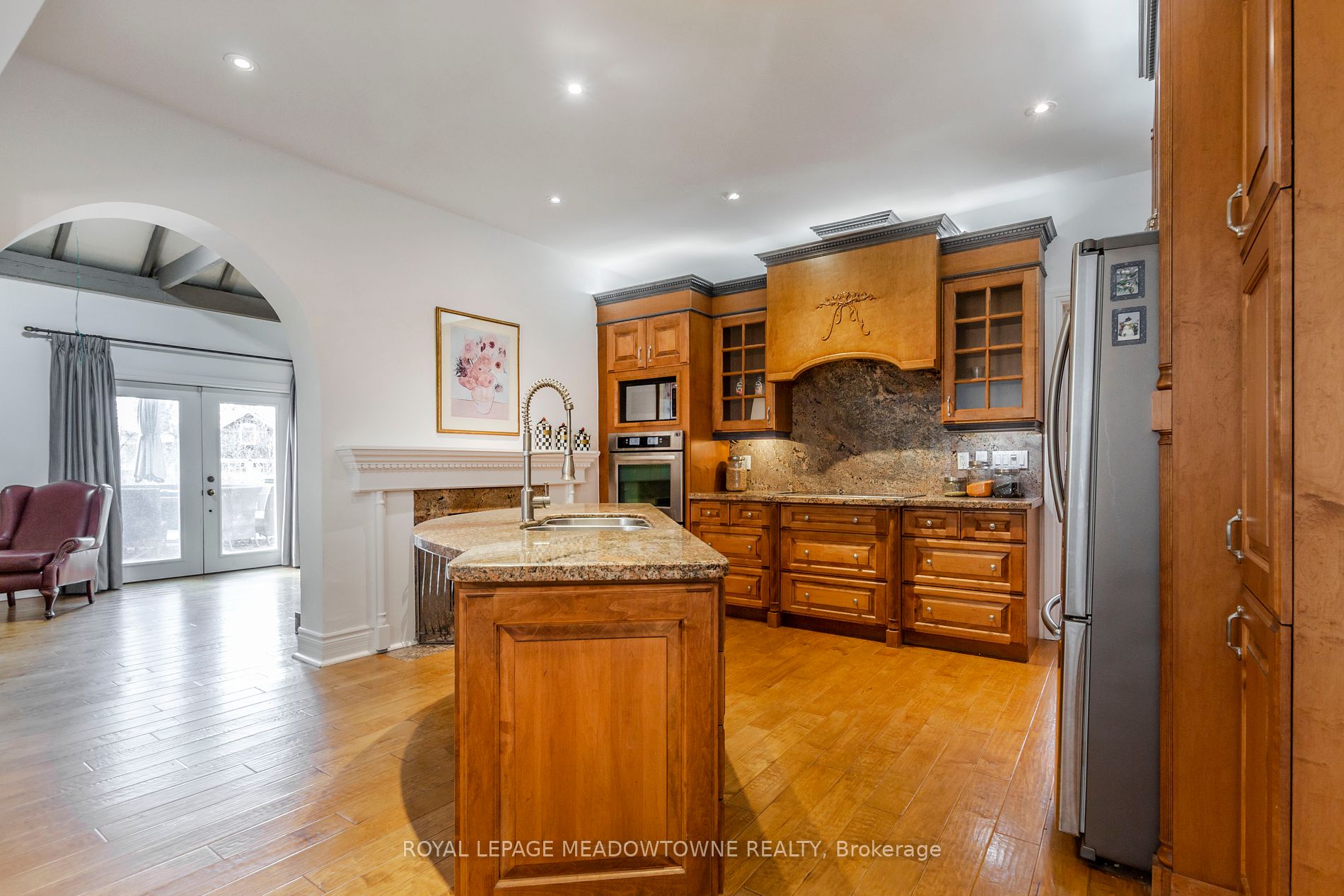 77 Main St S