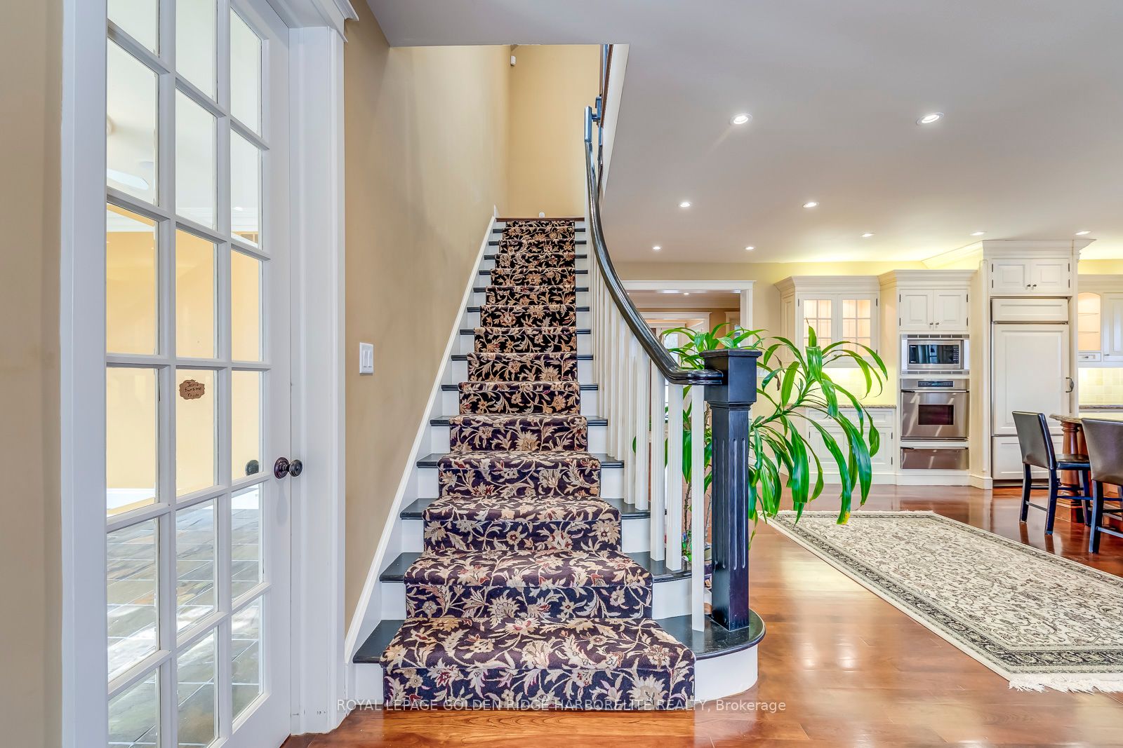 376 Lakeshore Rd W