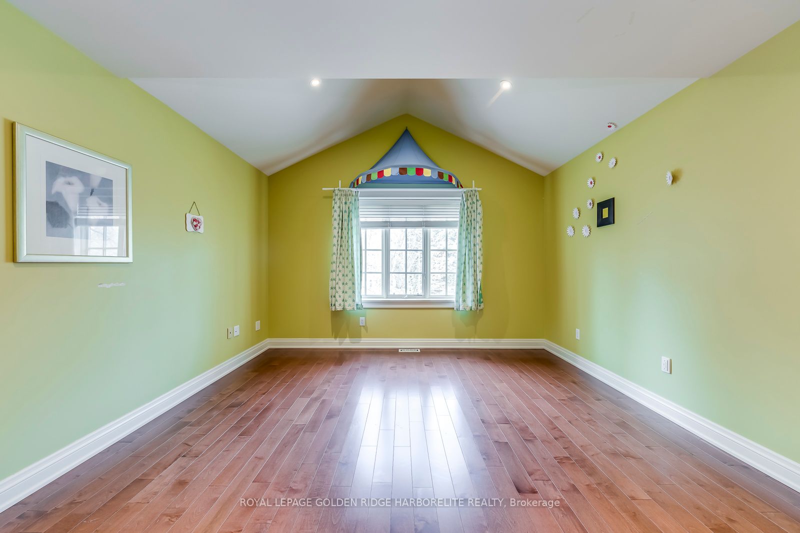 376 Lakeshore Rd W