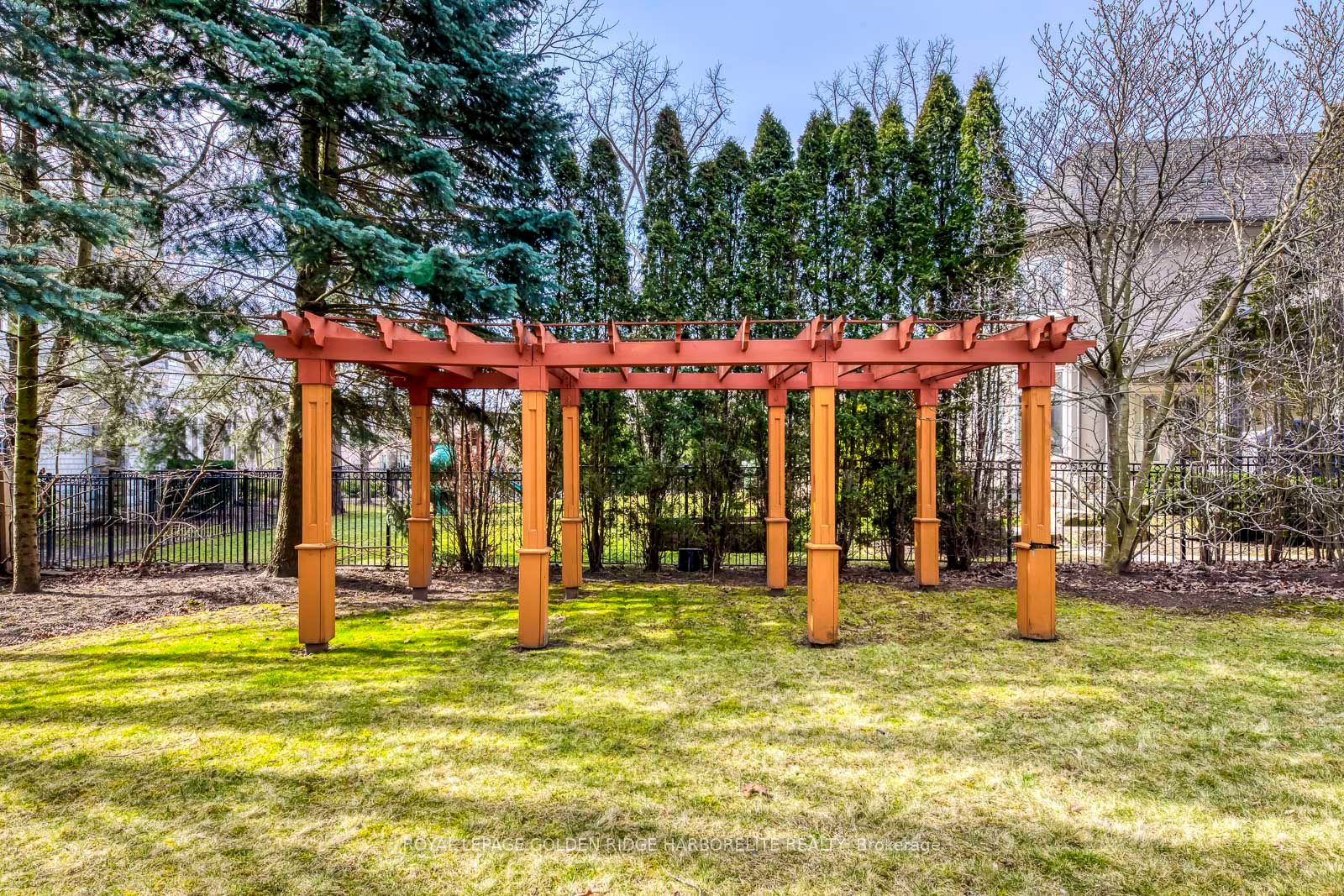 376 Lakeshore Rd W