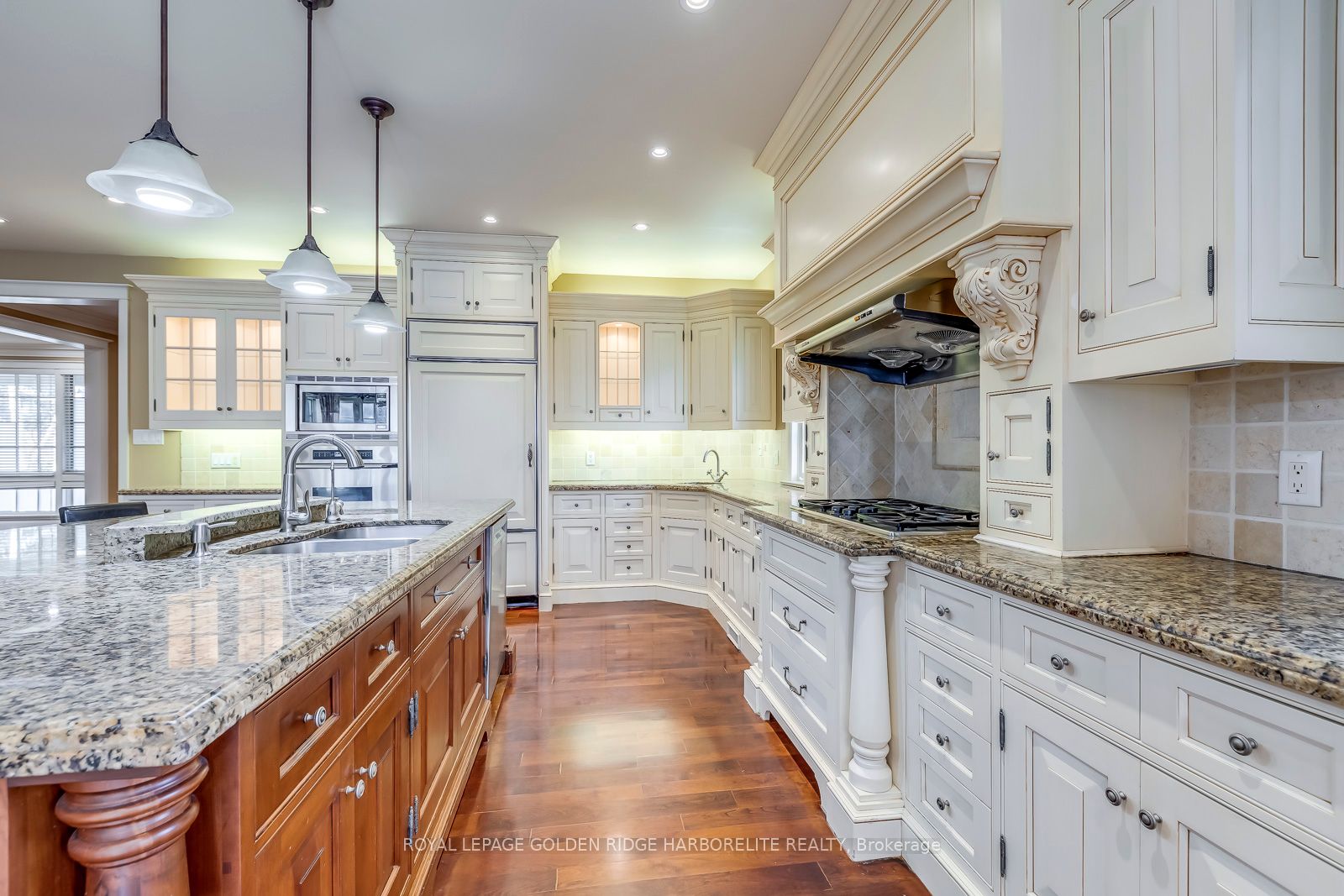 376 Lakeshore Rd W