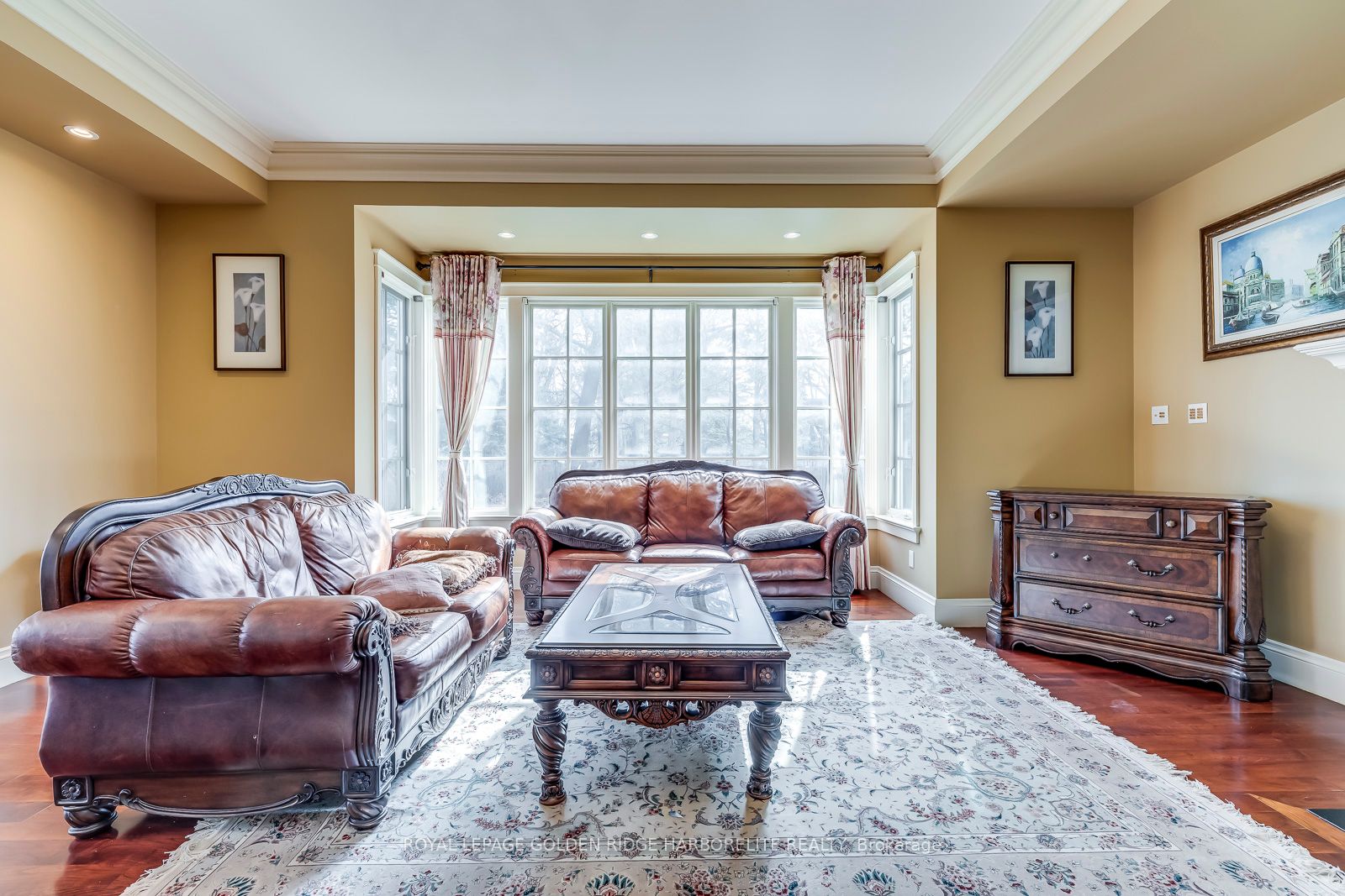 376 Lakeshore Rd W