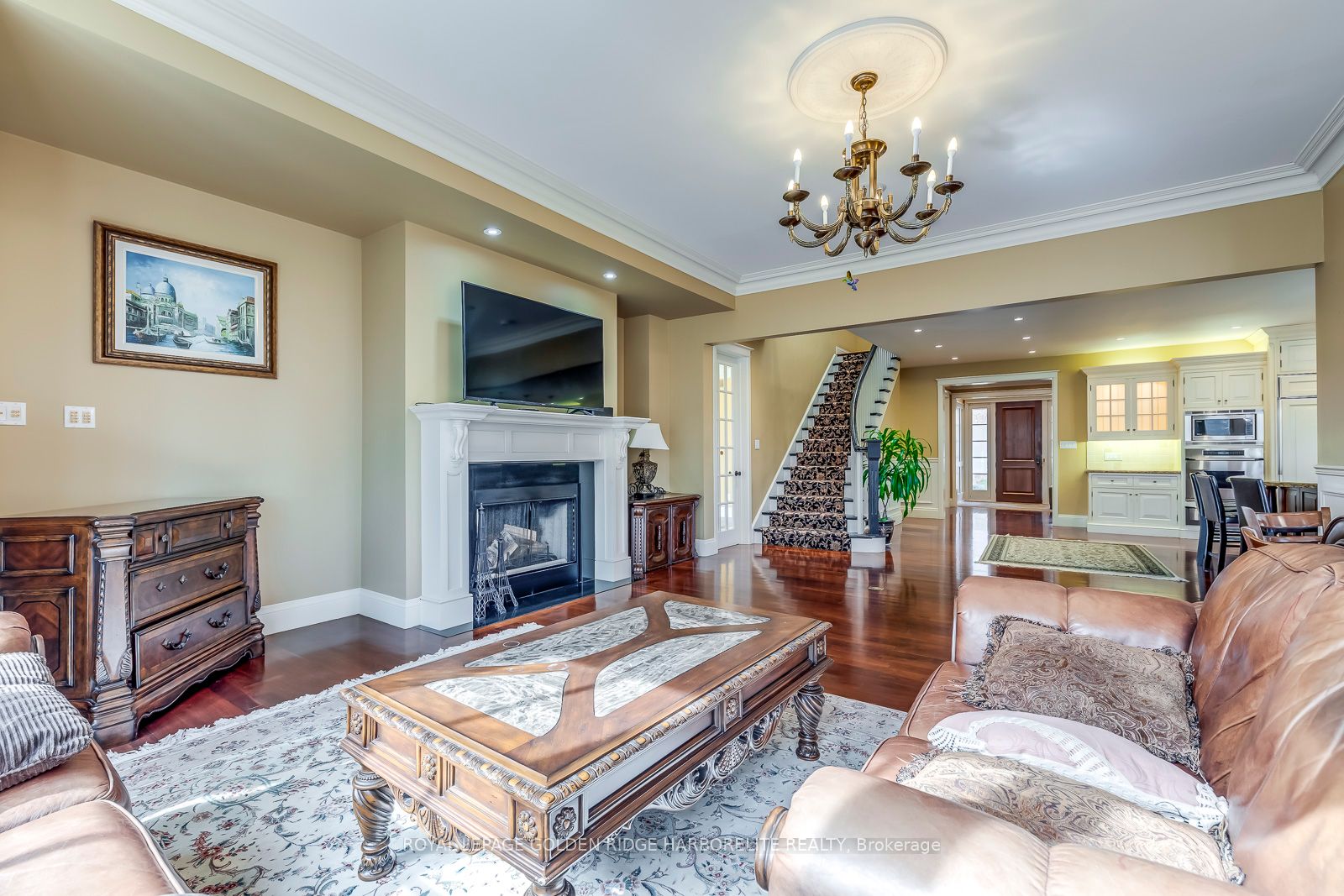 376 Lakeshore Rd W